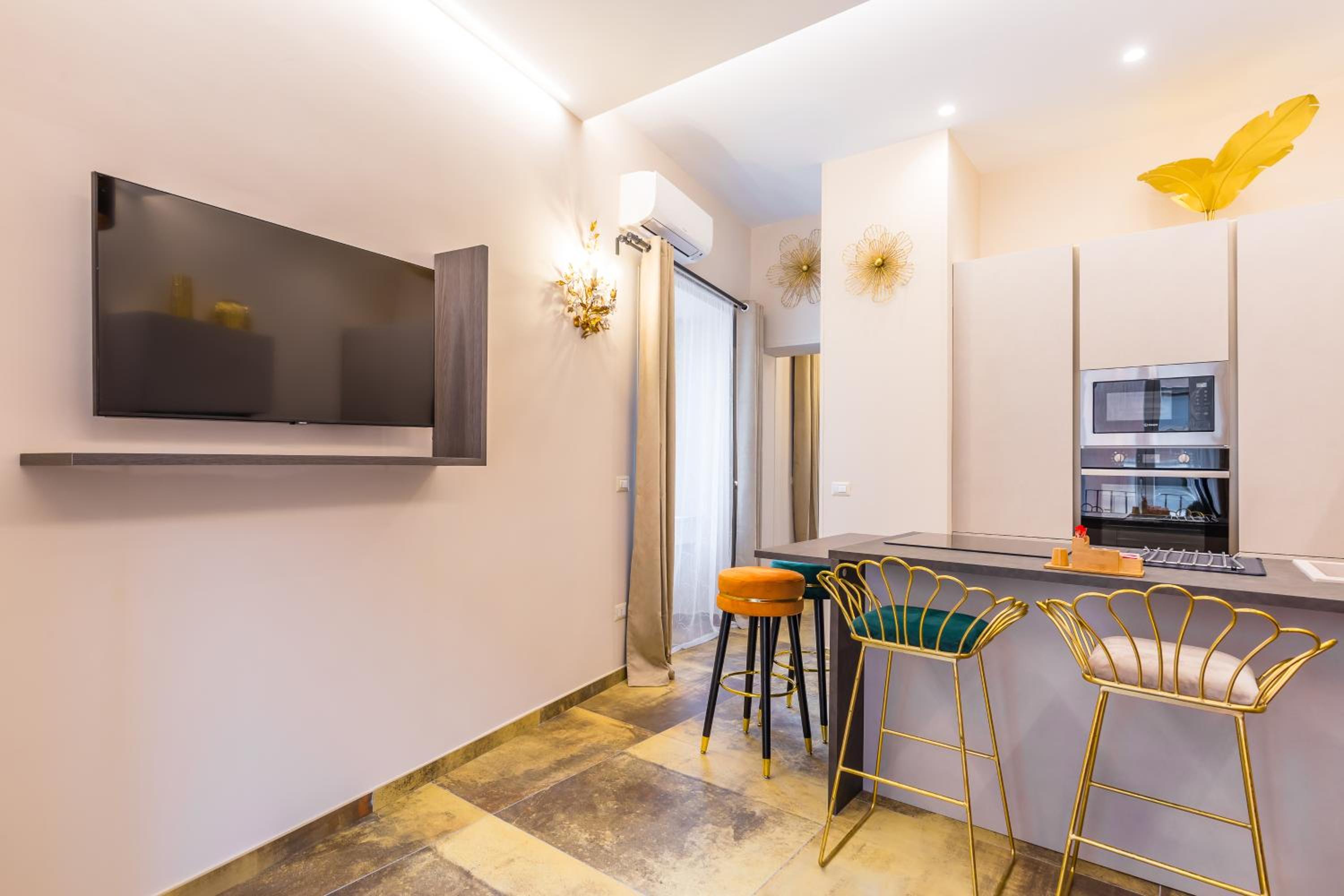 Golden Terrace at Historical Center by Napoliapartments