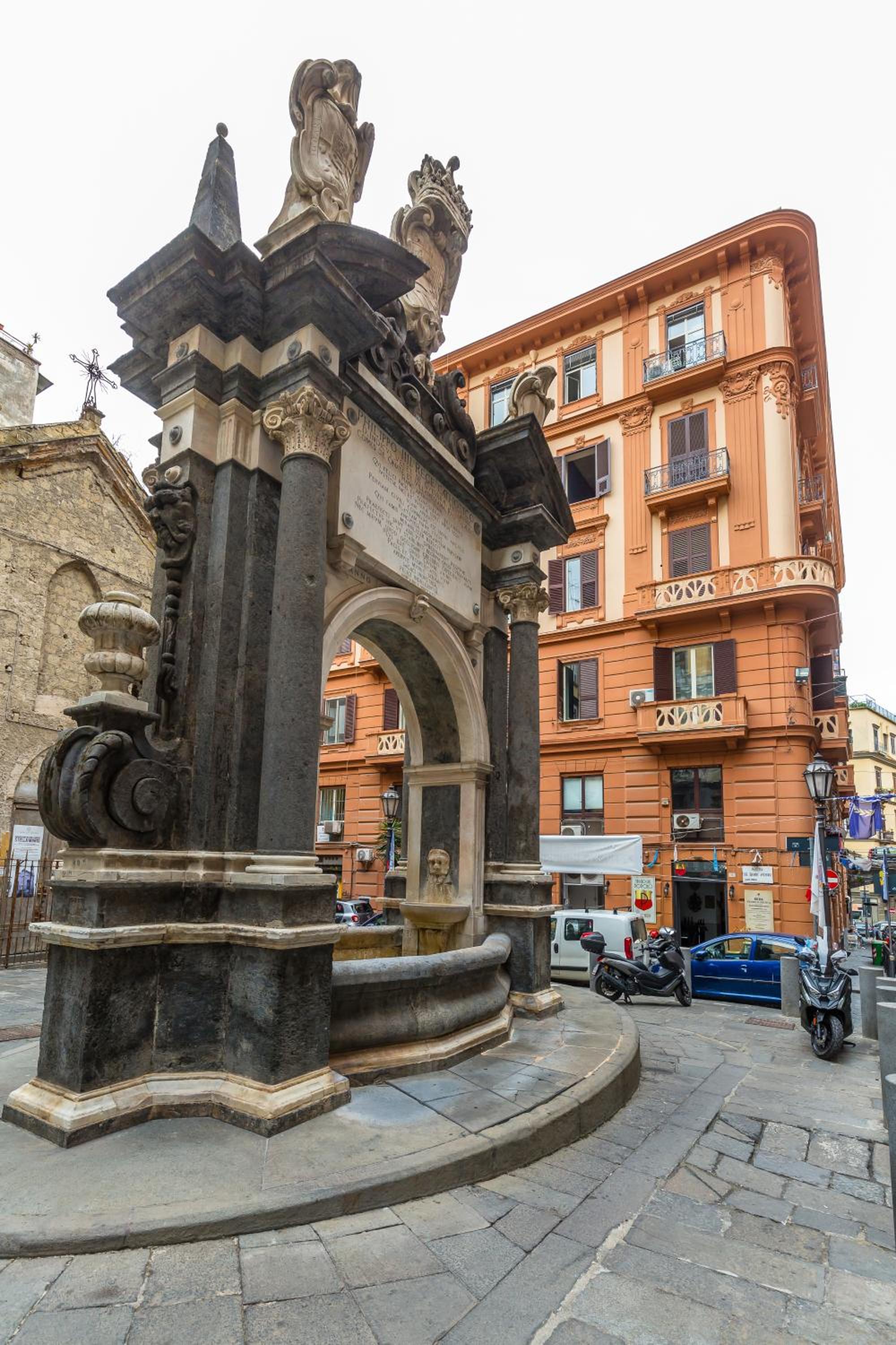 Golden Terrace at Historical Center by Napoliapartments