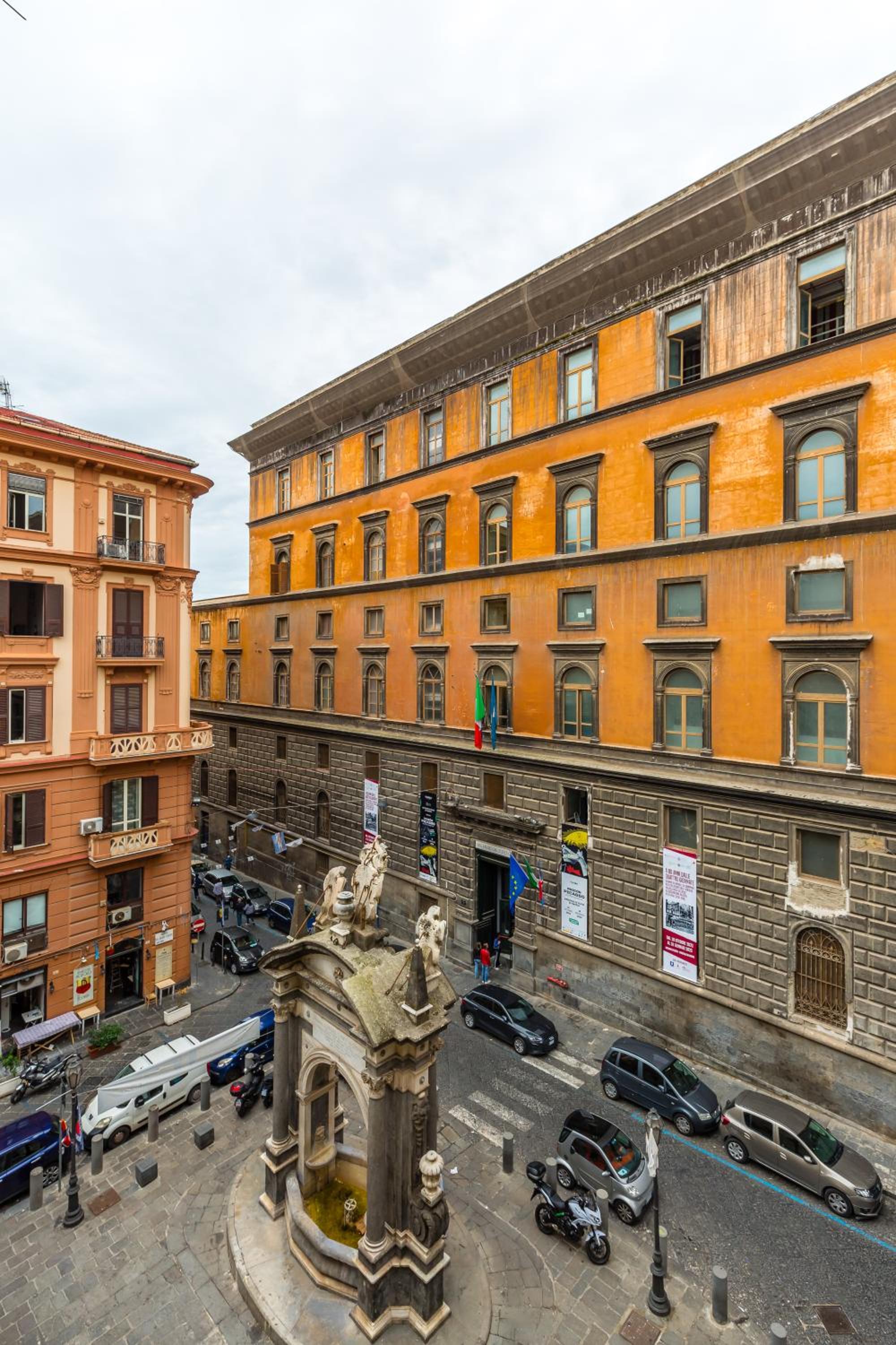 Golden Terrace at Historical Center by Napoliapartments