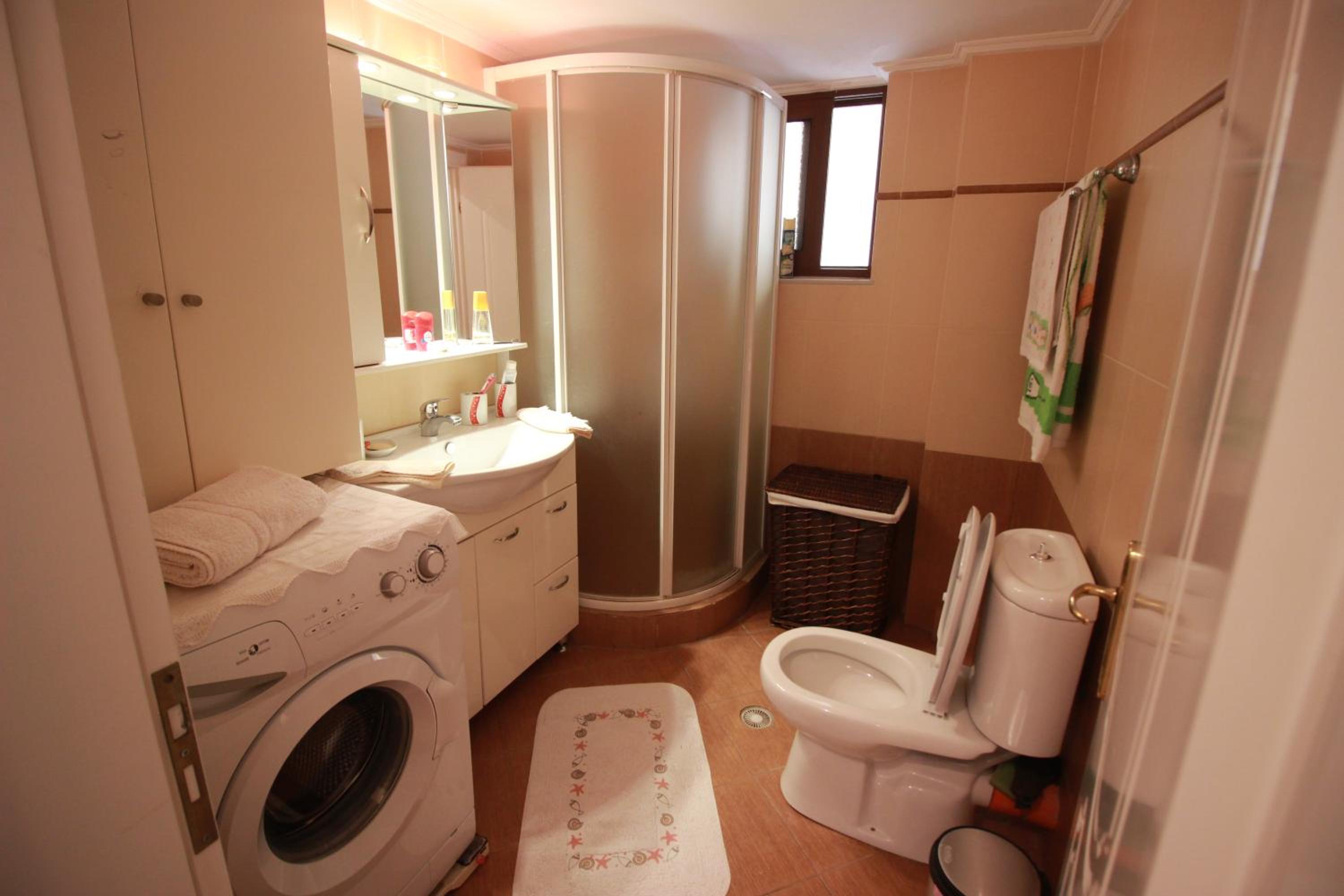 Elida Apartments