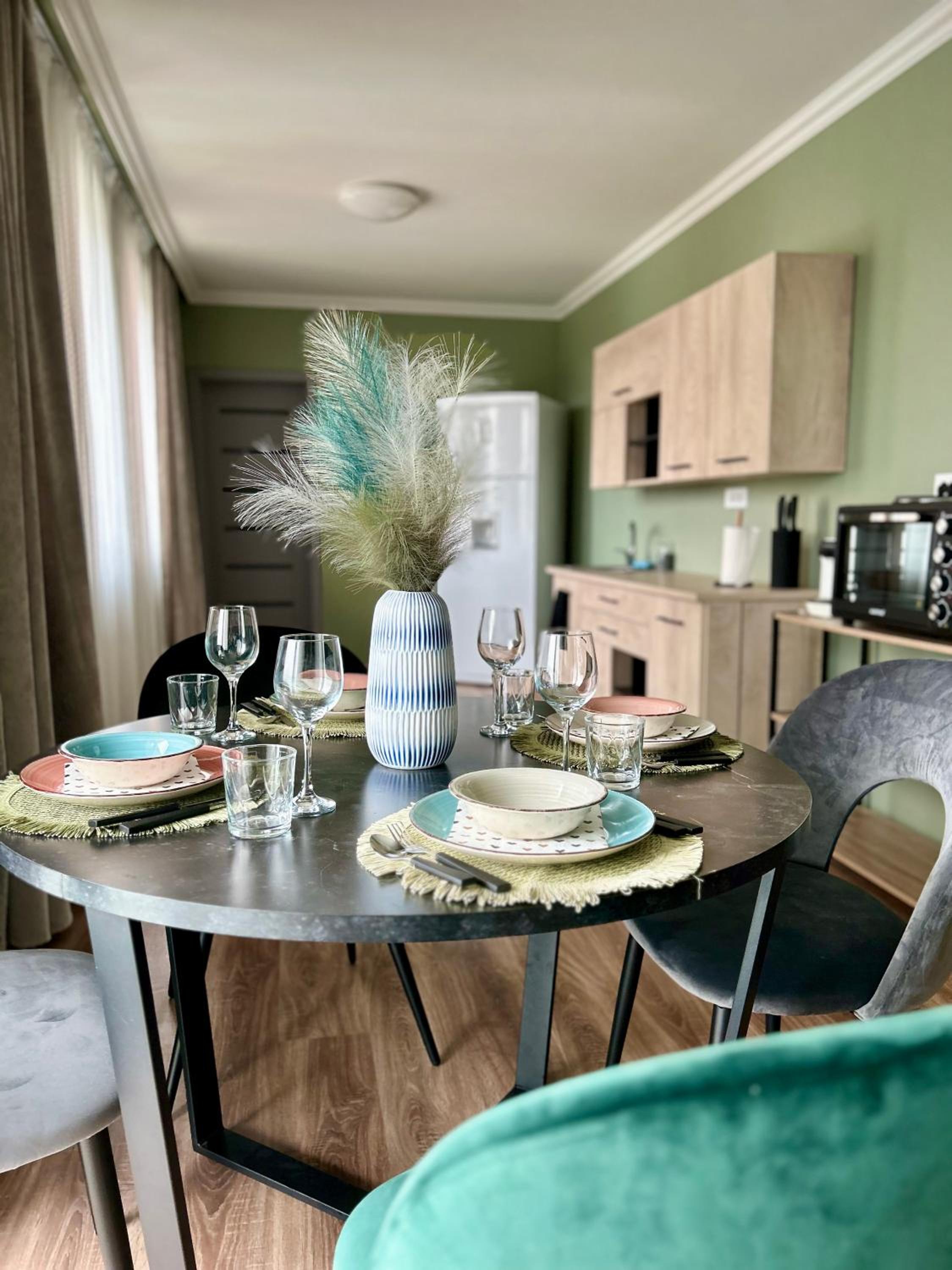 Becca’s Downtown Apartment with private parking view 2