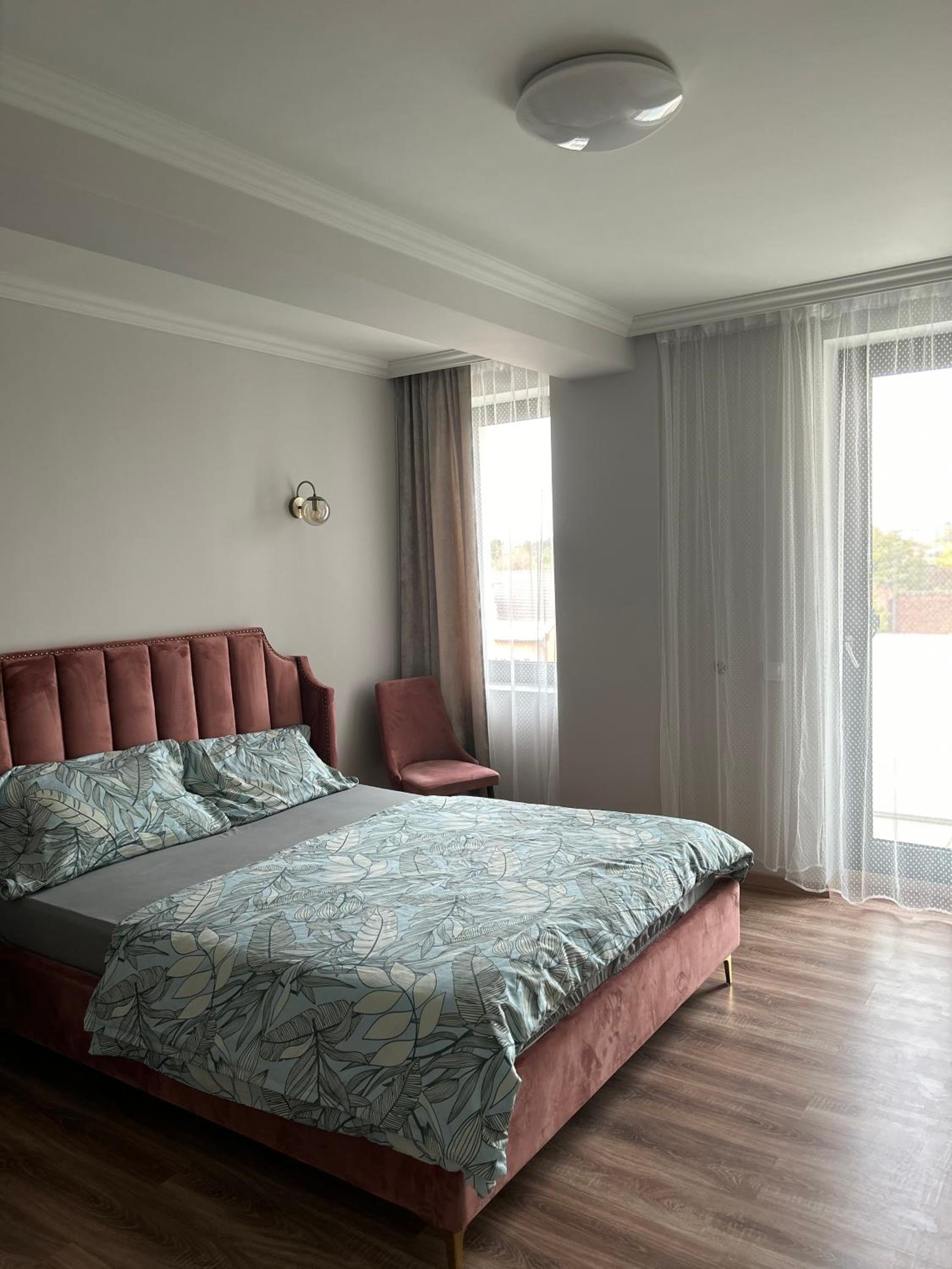 Becca’s Downtown Apartment with private parking view 5
