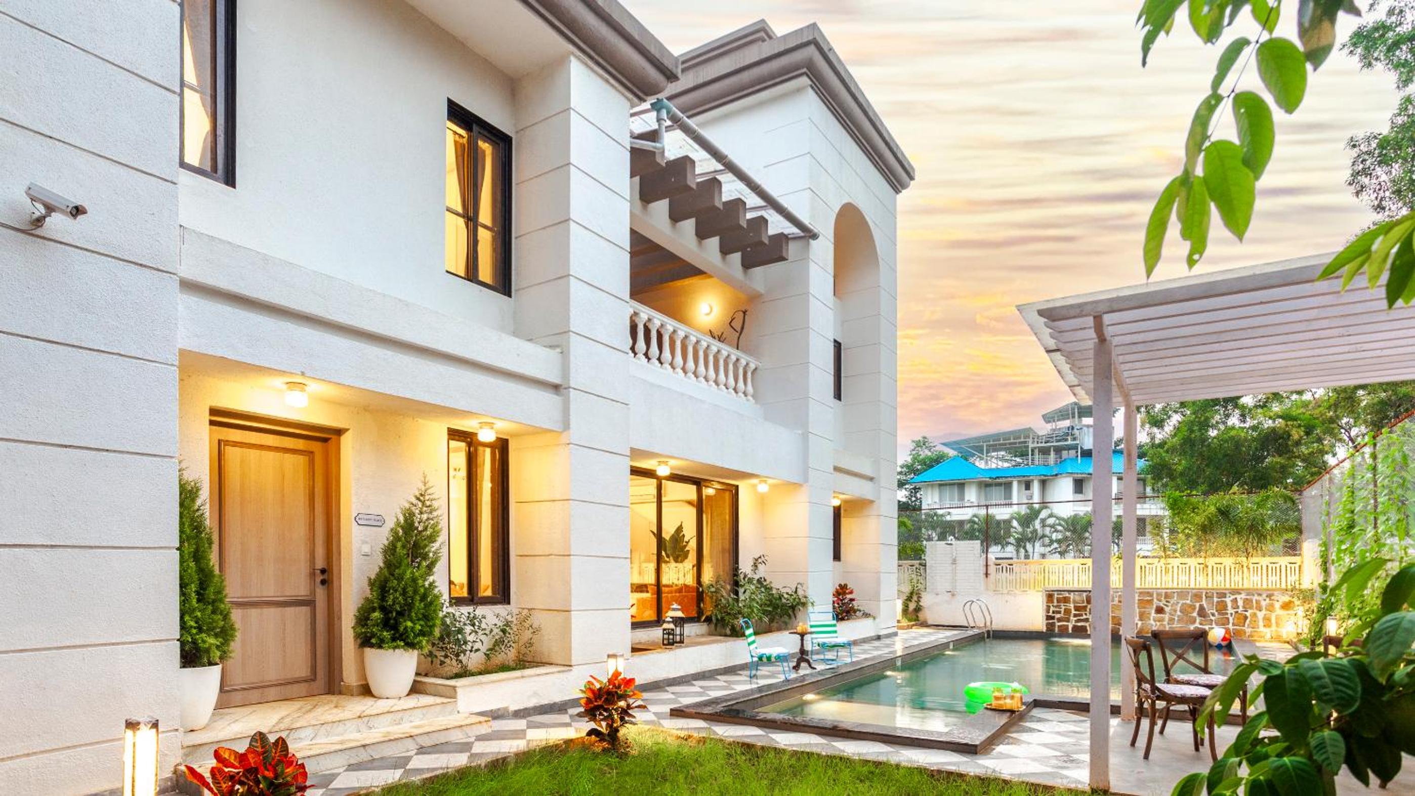 Ivory Castle Luxury 5BHK with Private pool By StayMonkey