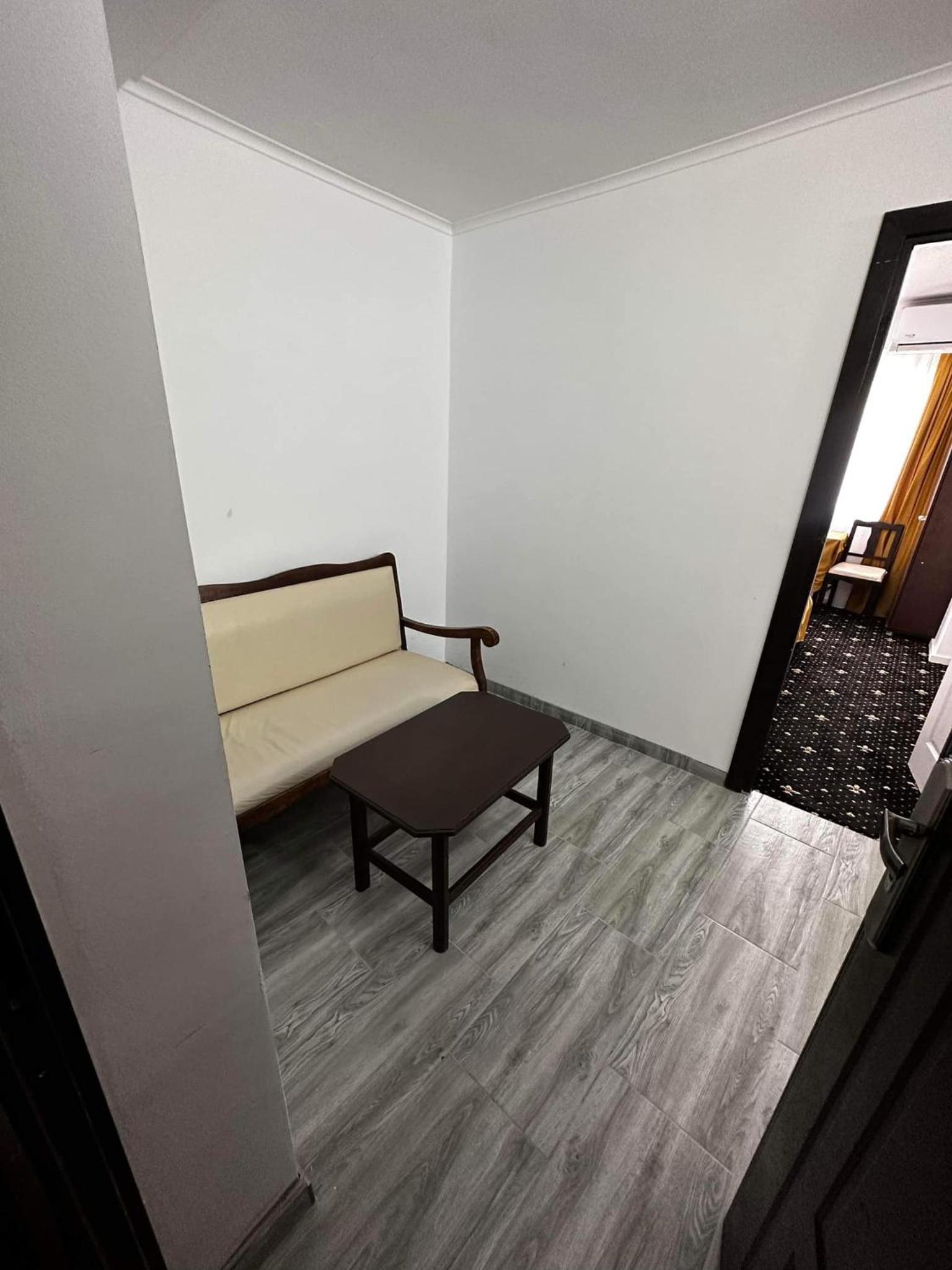 VILA VALENTINO