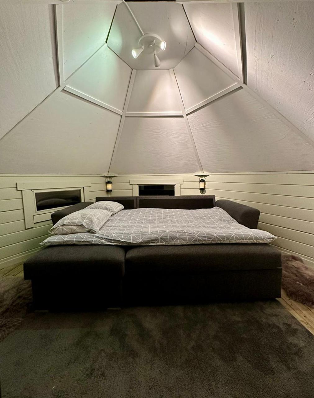 Camp Caroli Hobbit Hut view 5