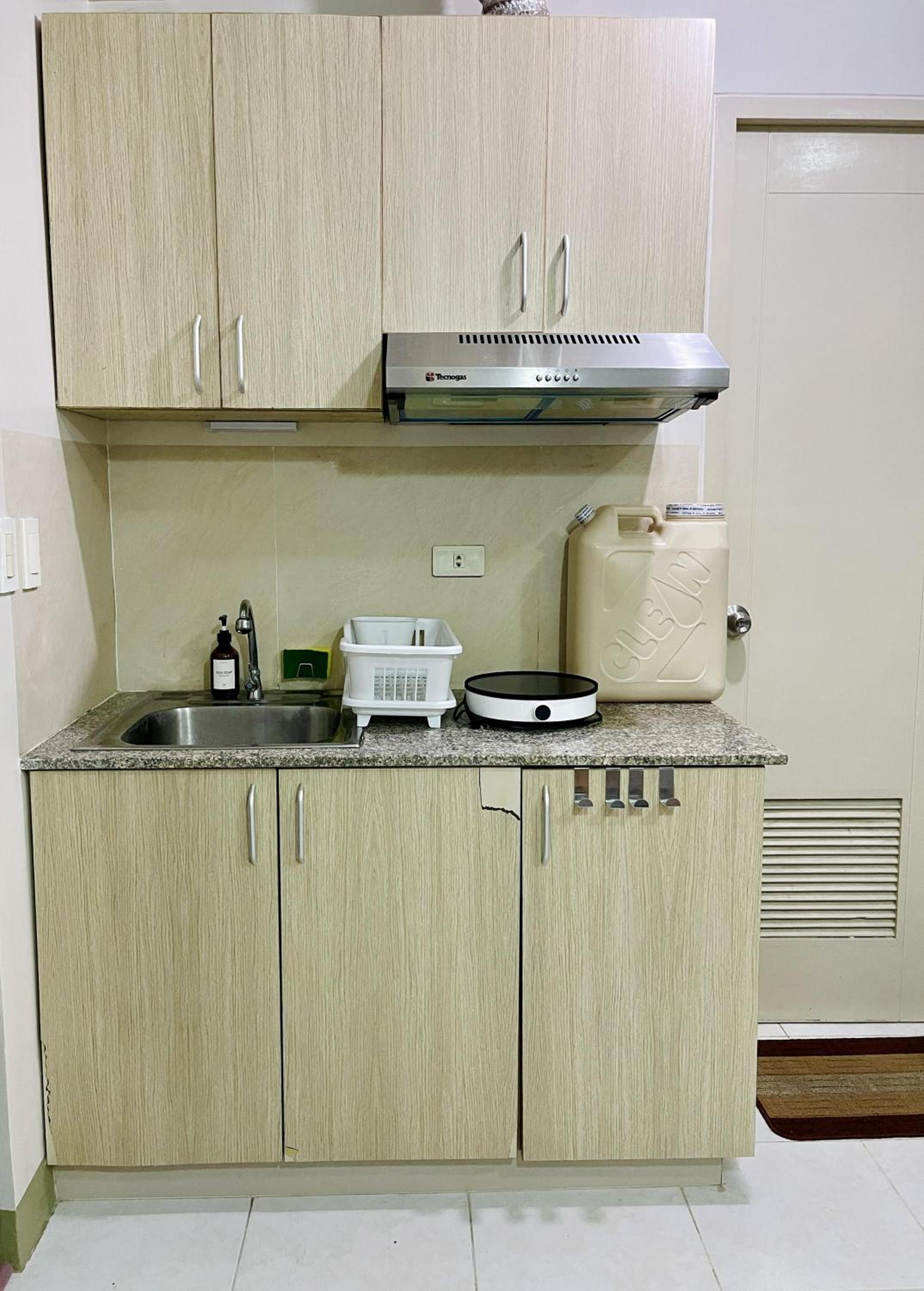 Relaxing 2-Bed Apartment in Mandaluyong view 5