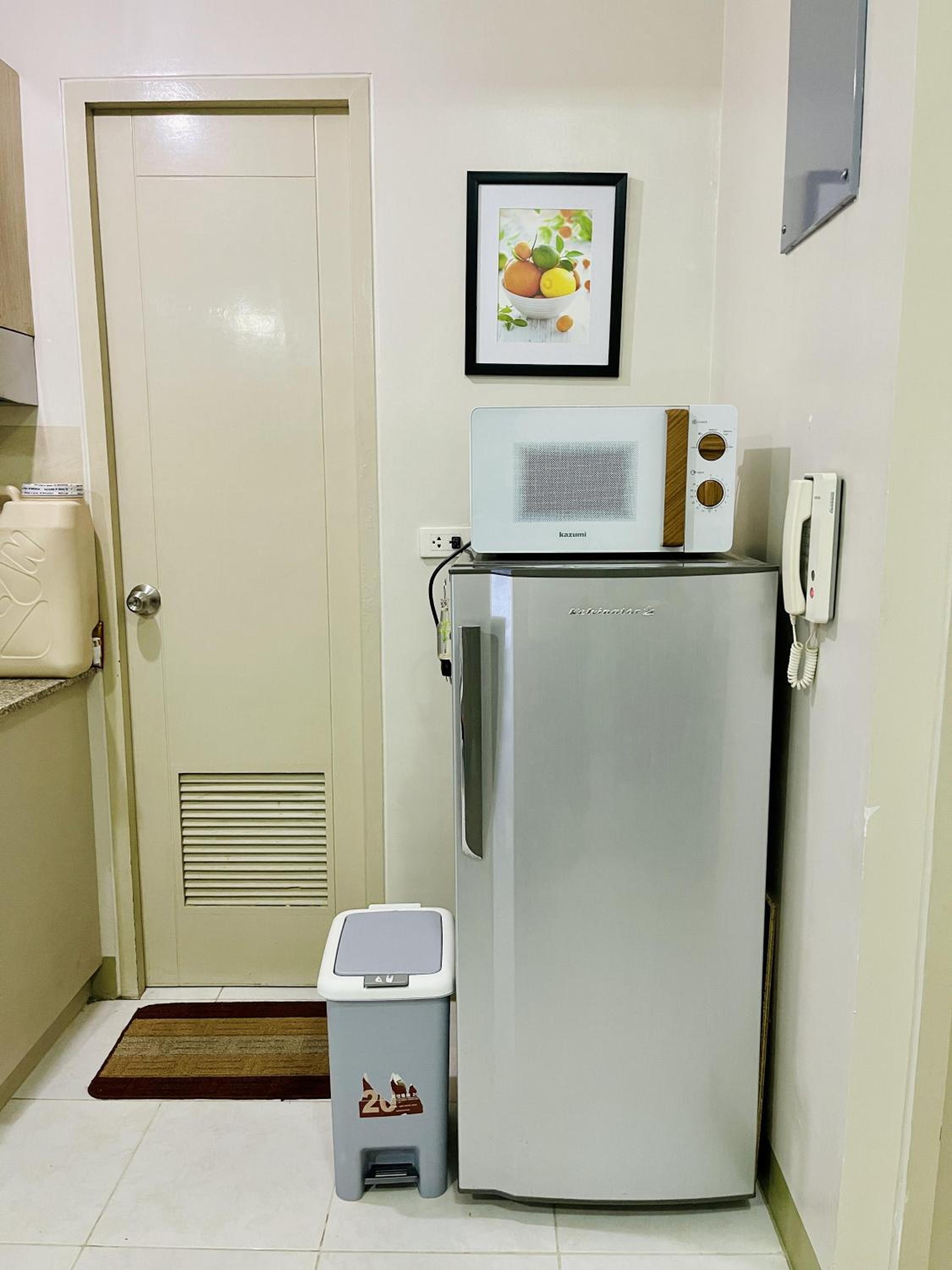 Relaxing 2-Bed Apartment in Mandaluyong view 4
