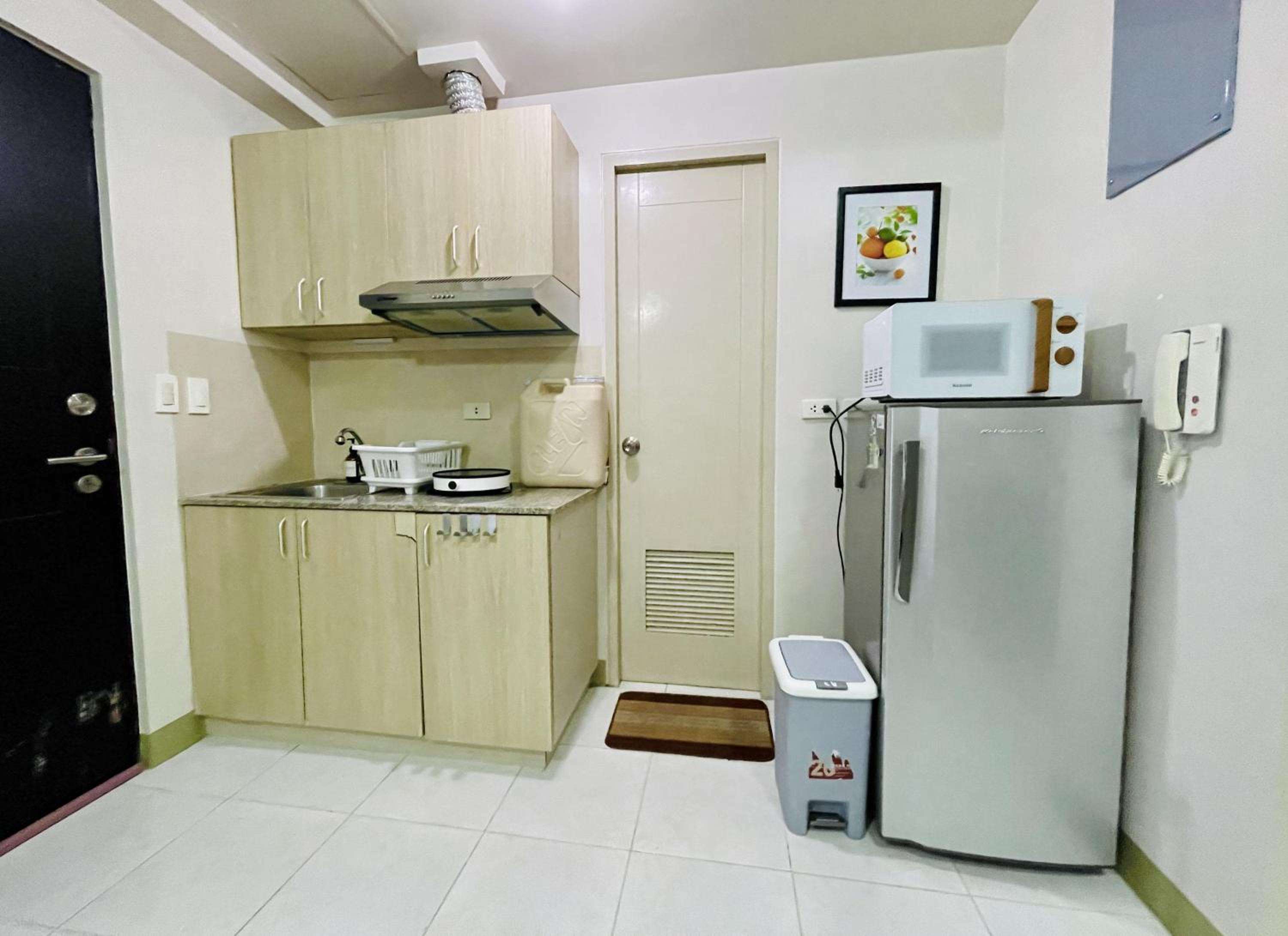Relaxing 2-Bed Apartment in Mandaluyong view 3