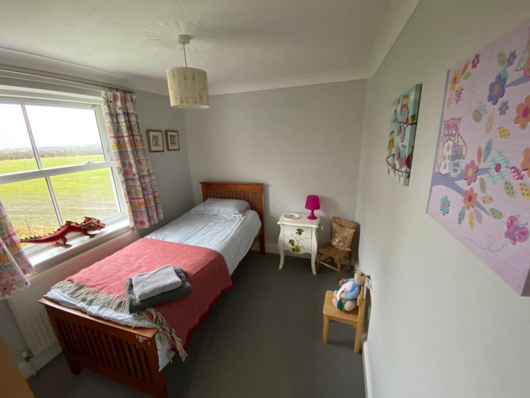 Beautiful country house in Inkpen view 5