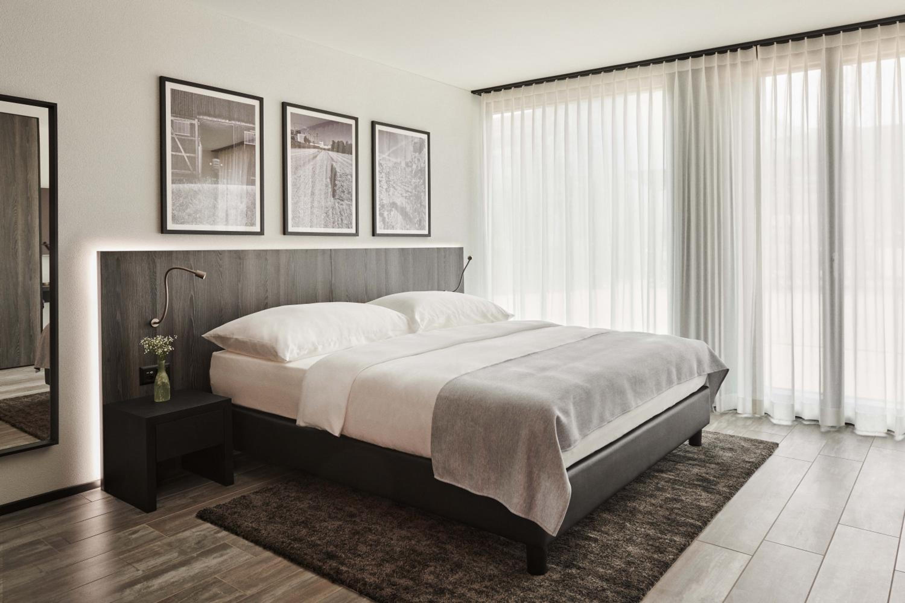 THREE POINT Apartments
