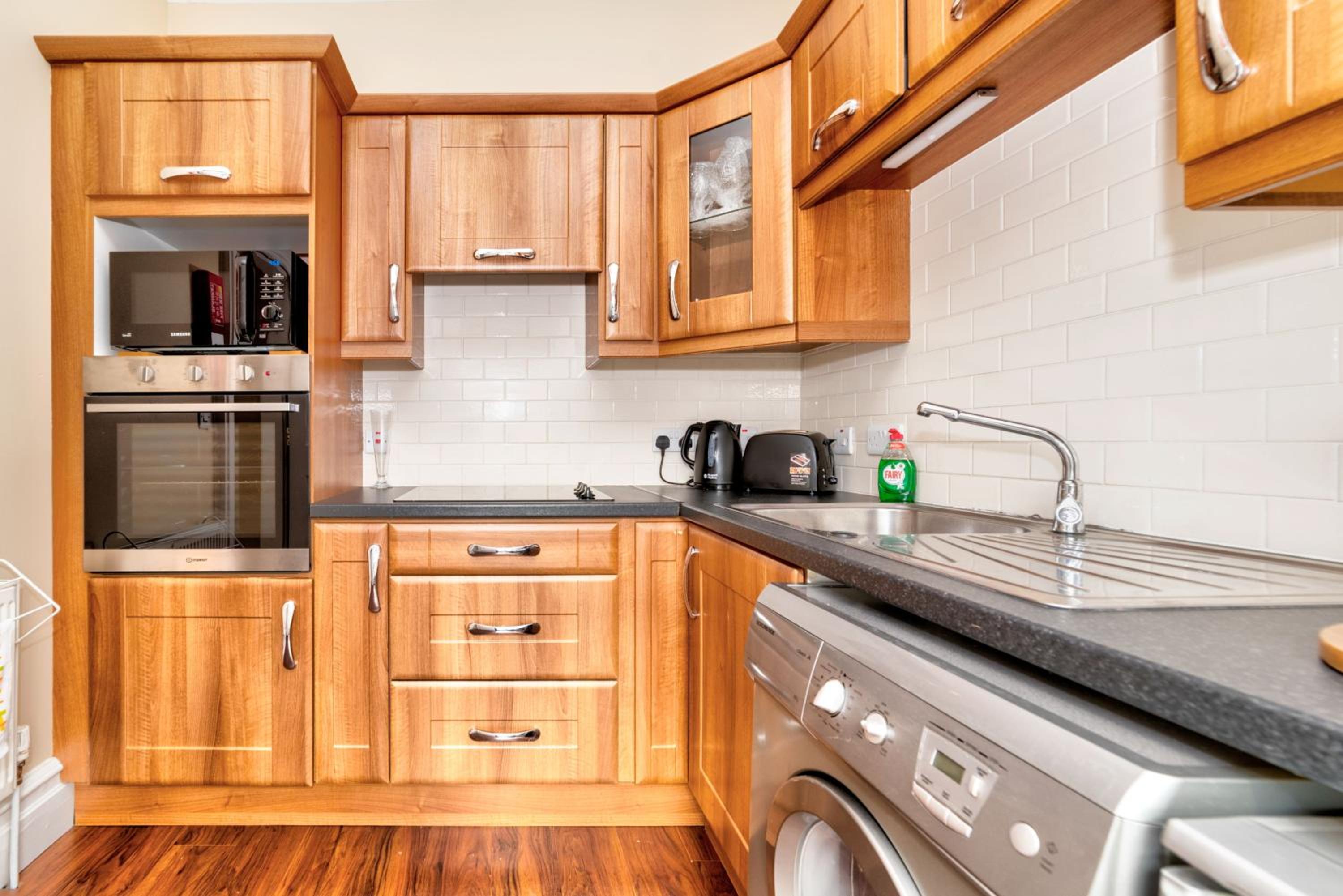 Flat 4, 2 Victoria Street view 5