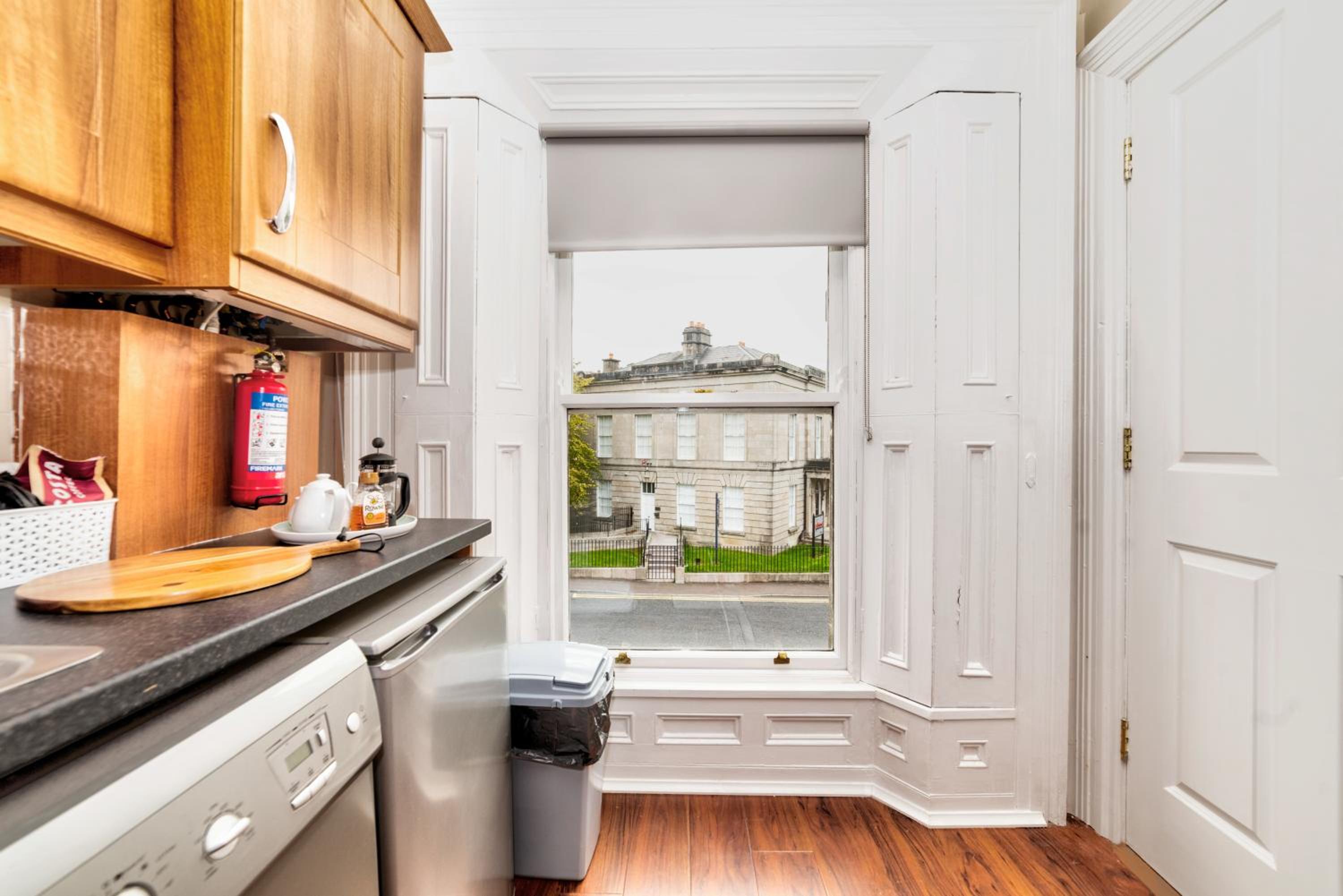 Flat 4, 2 Victoria Street view 3