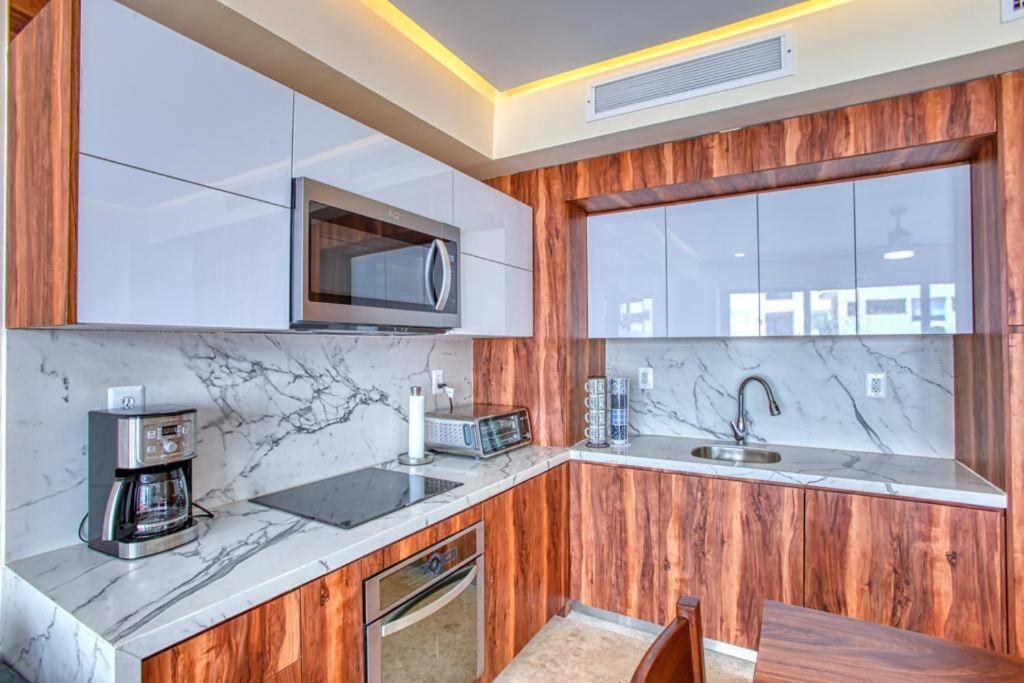 Lovely 2 BR in Zona Romantica view 3