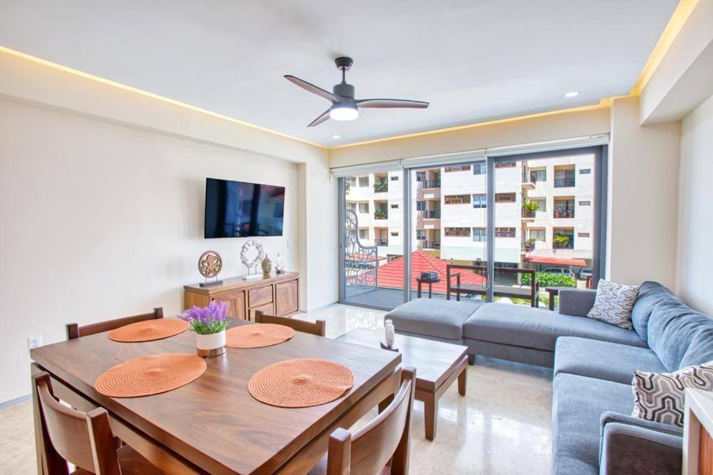 Lovely 2 BR in Zona Romantica view 4
