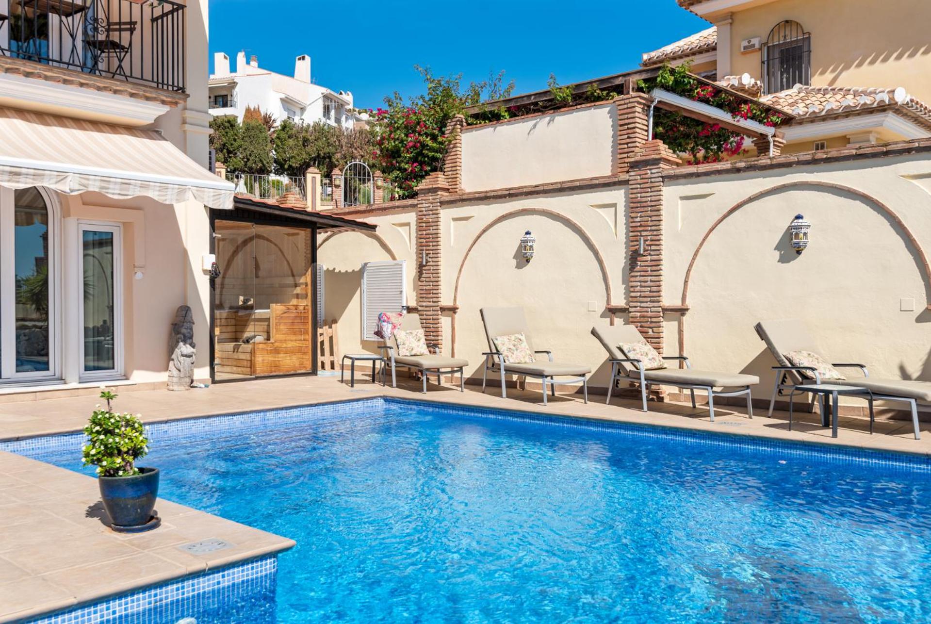 Infinity pool mansion by Costarentals - Ref 85 view 4