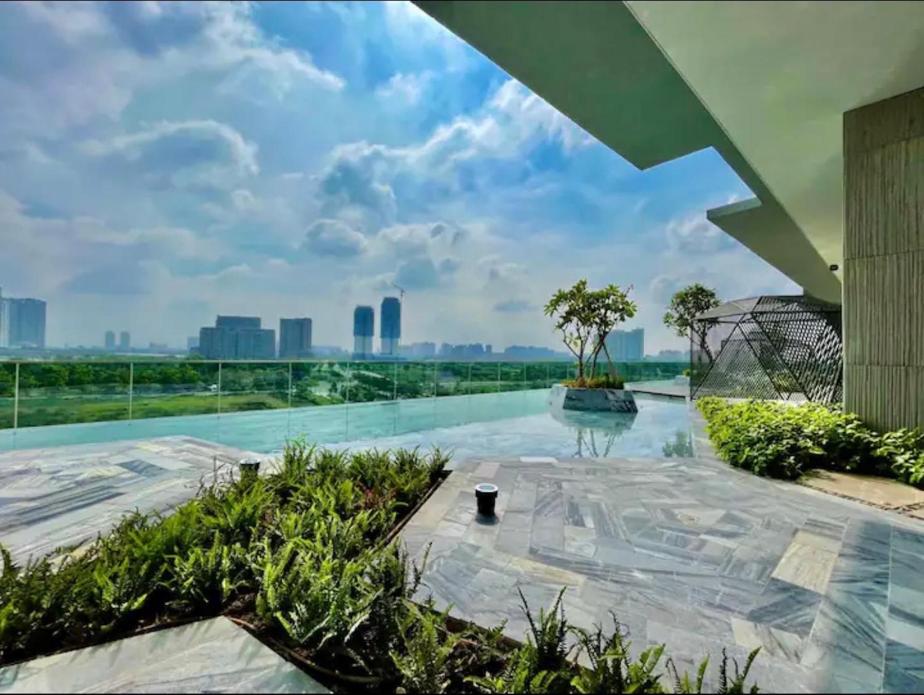 THE METROPOLE -Complex 