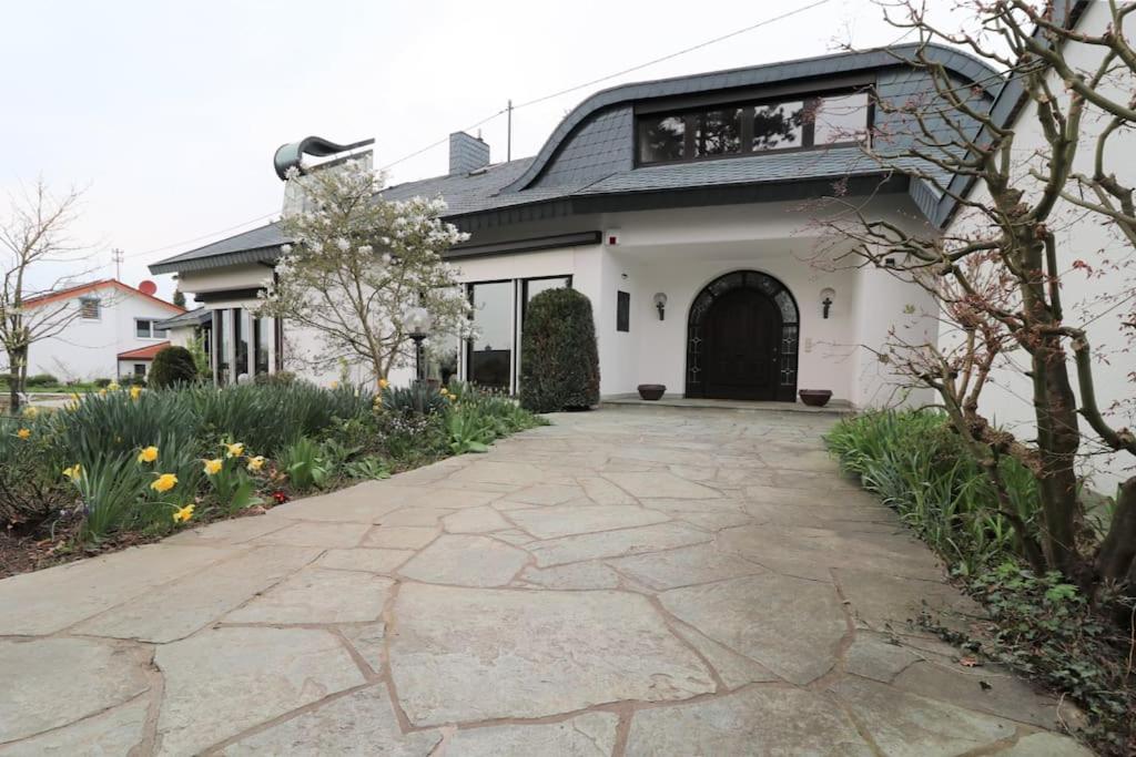 Schöne EinliegerWhg (74m²) in Villa mit Traumlage