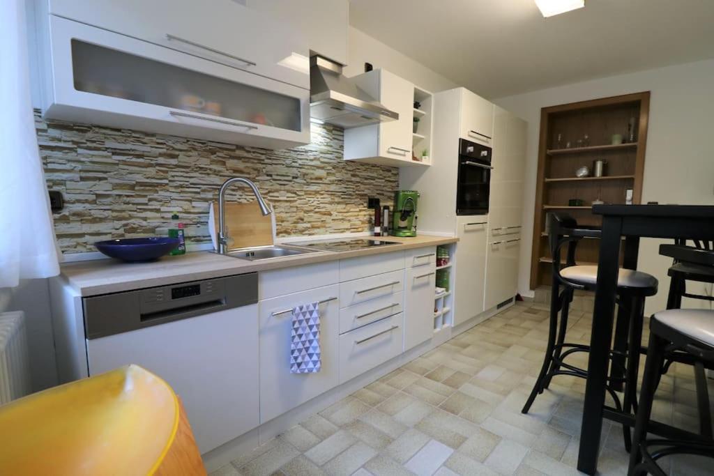 Schöne EinliegerWhg (74m²) in Villa mit Traumlage