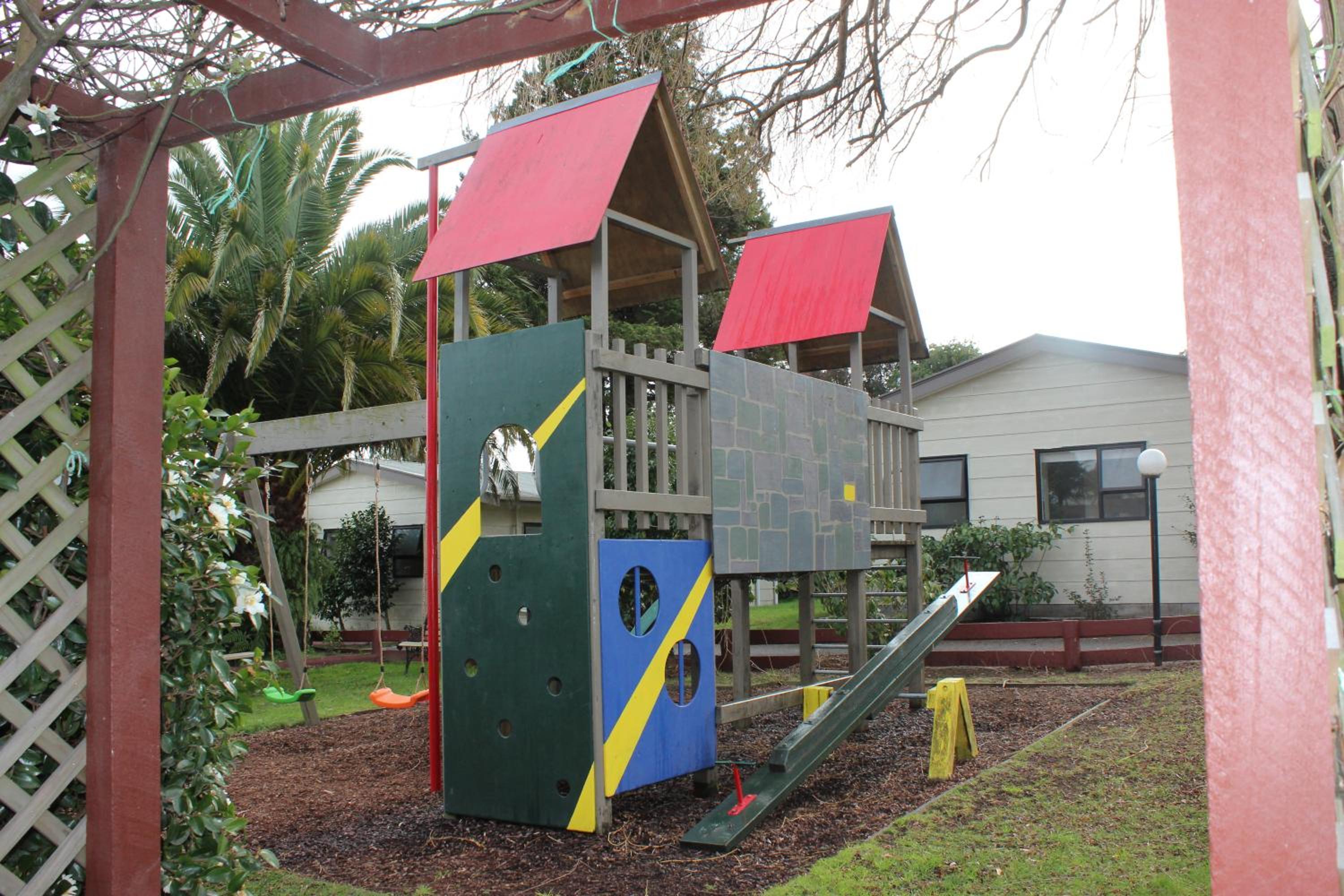 Camellia Court Family Motel