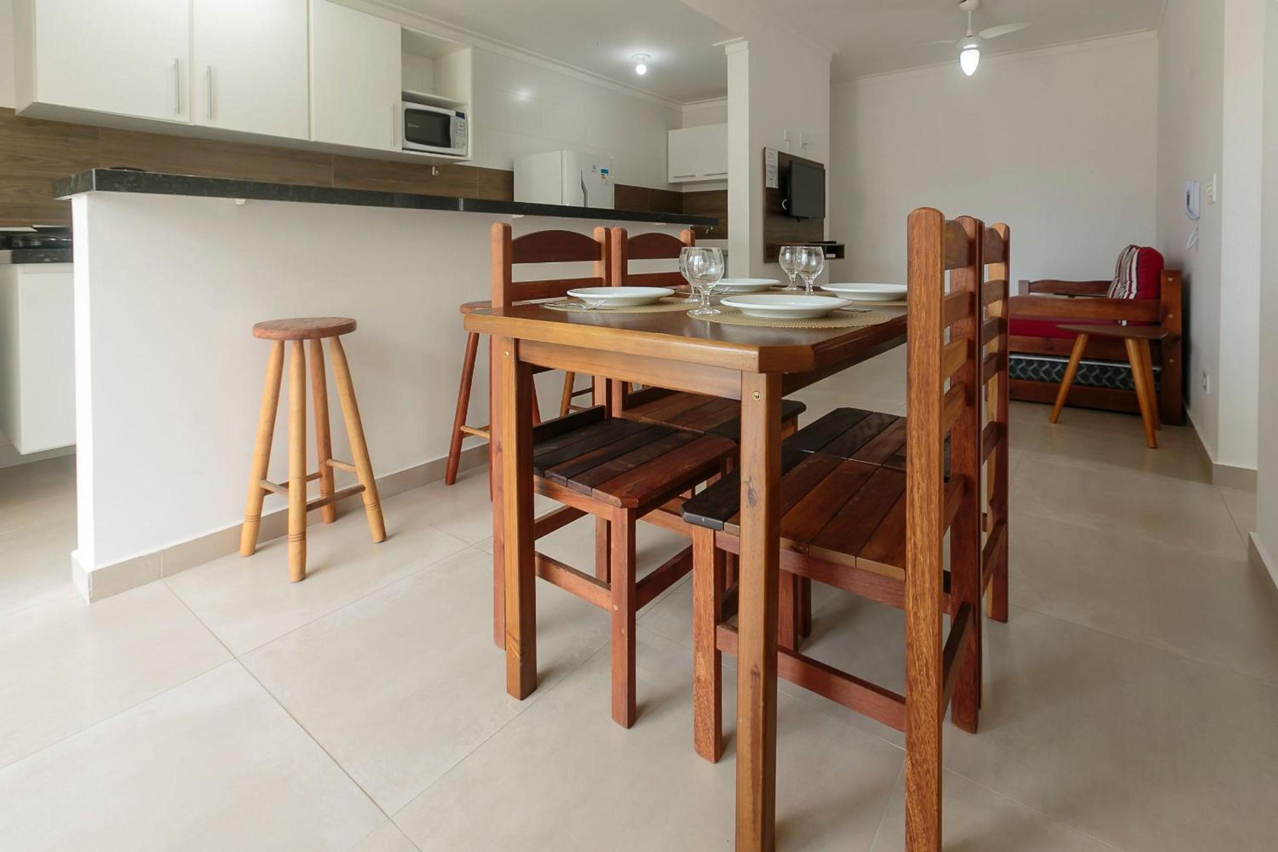 RJI - Apartamentos próximos da praia de Itaguá