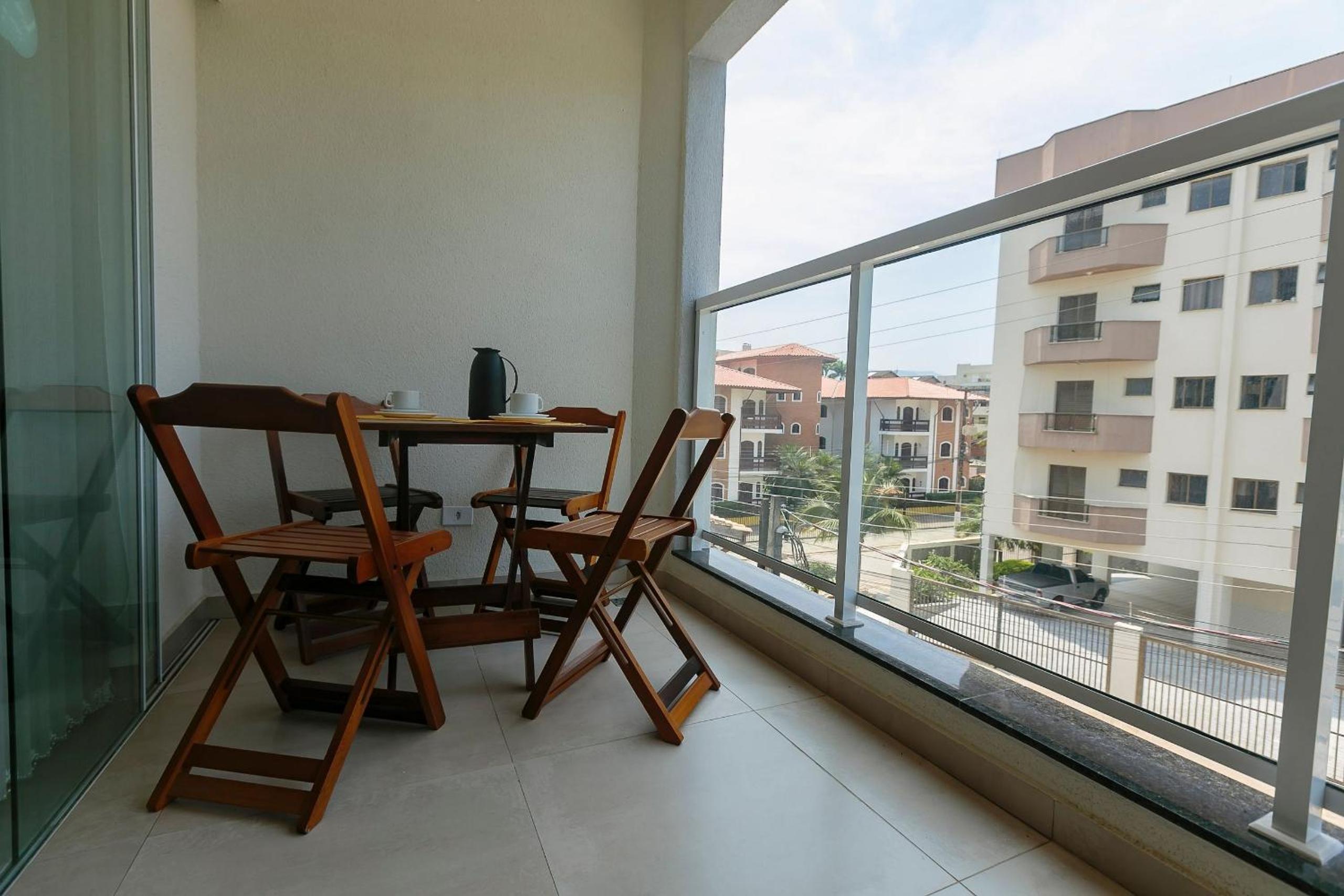 RJI - Apartamentos próximos da praia de Itaguá
