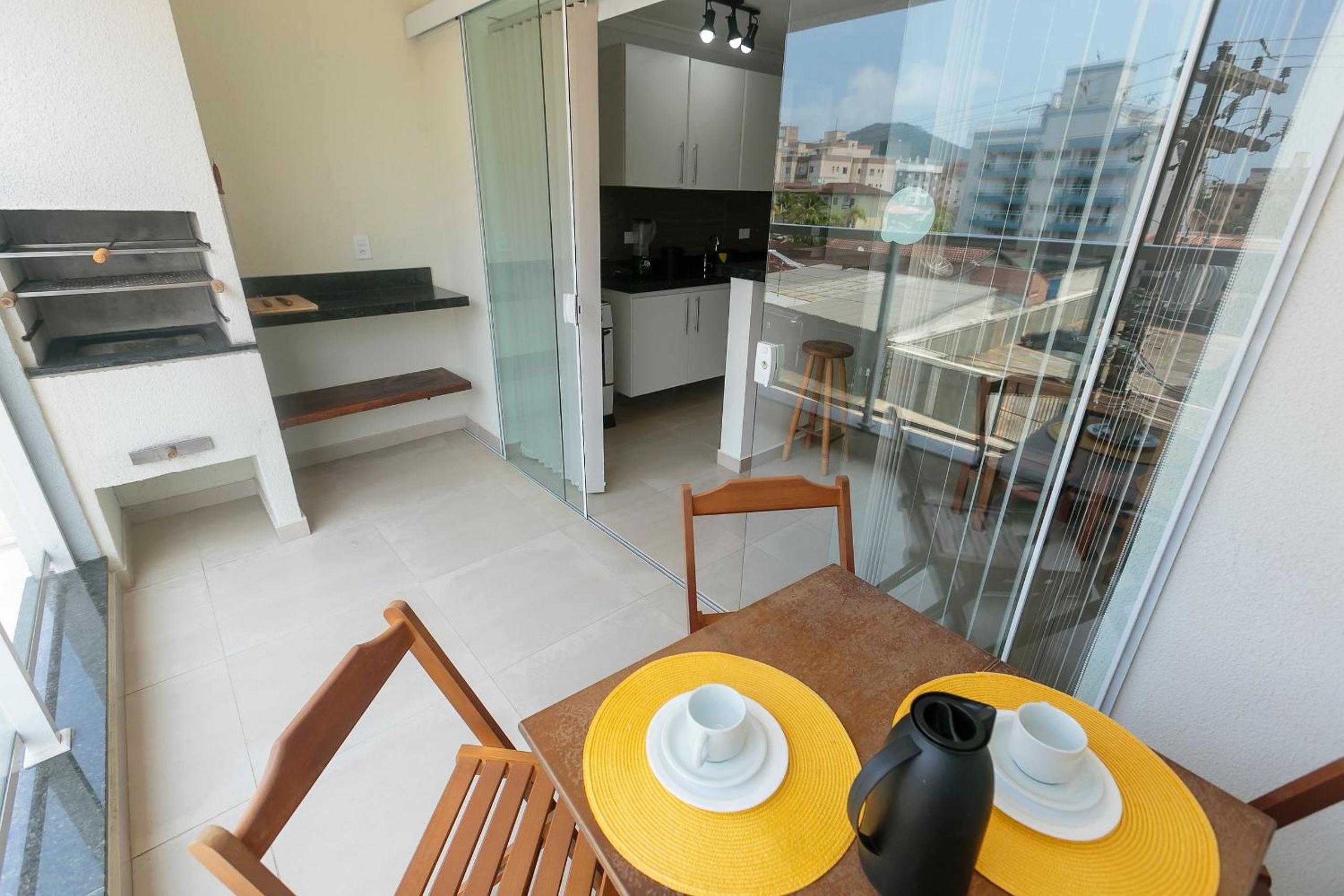 RJI - Apartamentos próximos da praia de Itaguá