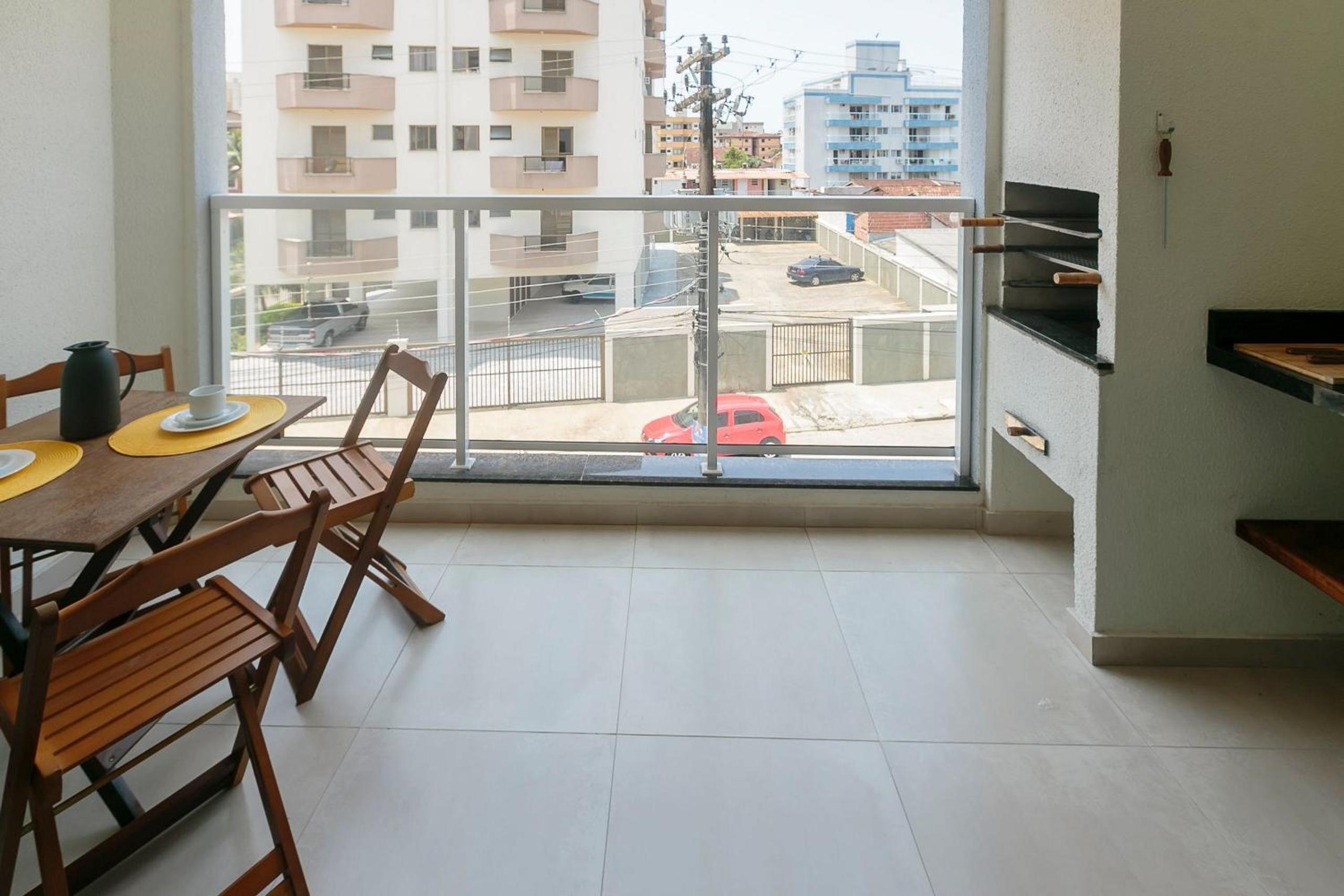 RJI - Apartamentos próximos da praia de Itaguá