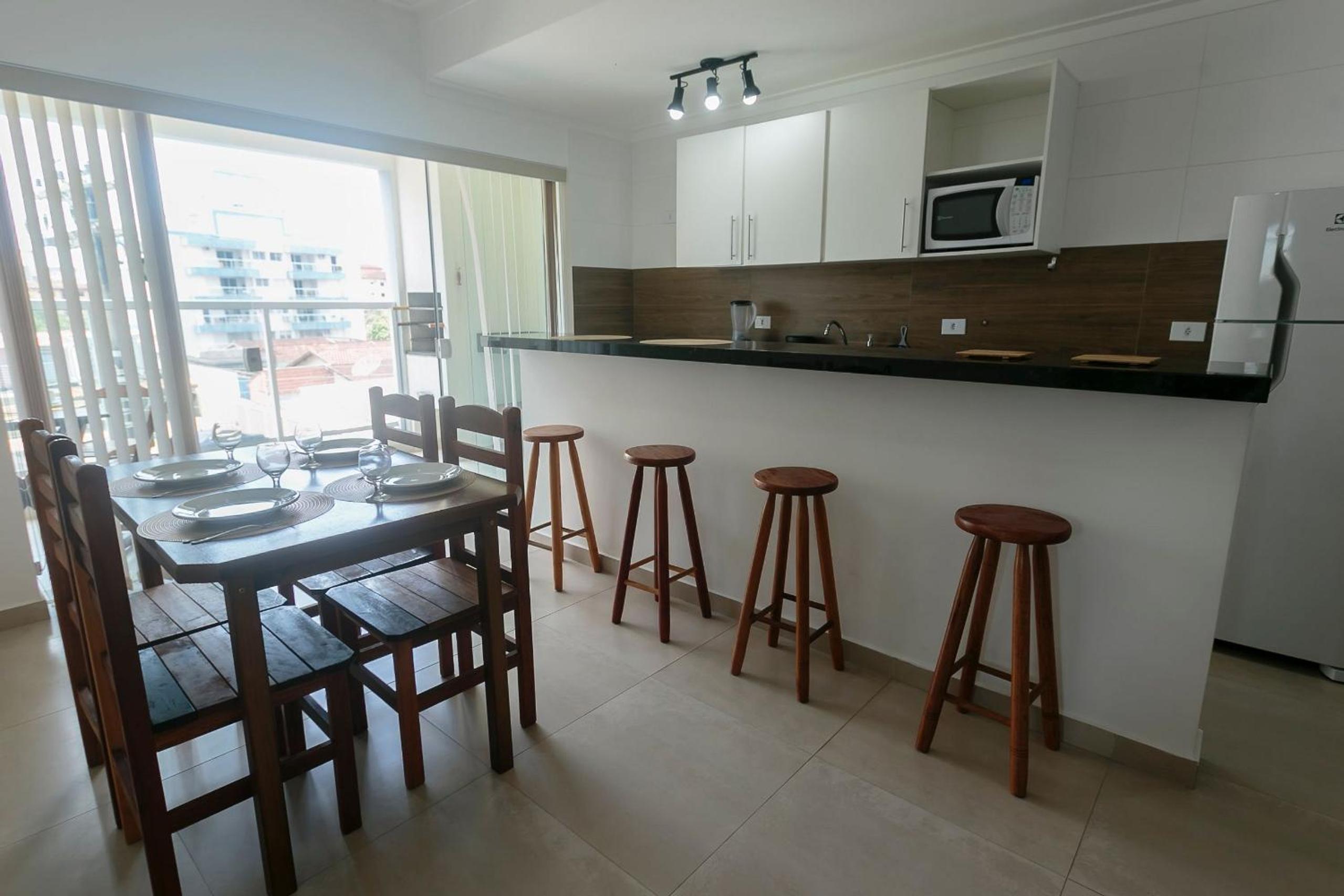 RJI - Apartamentos próximos da praia de Itaguá