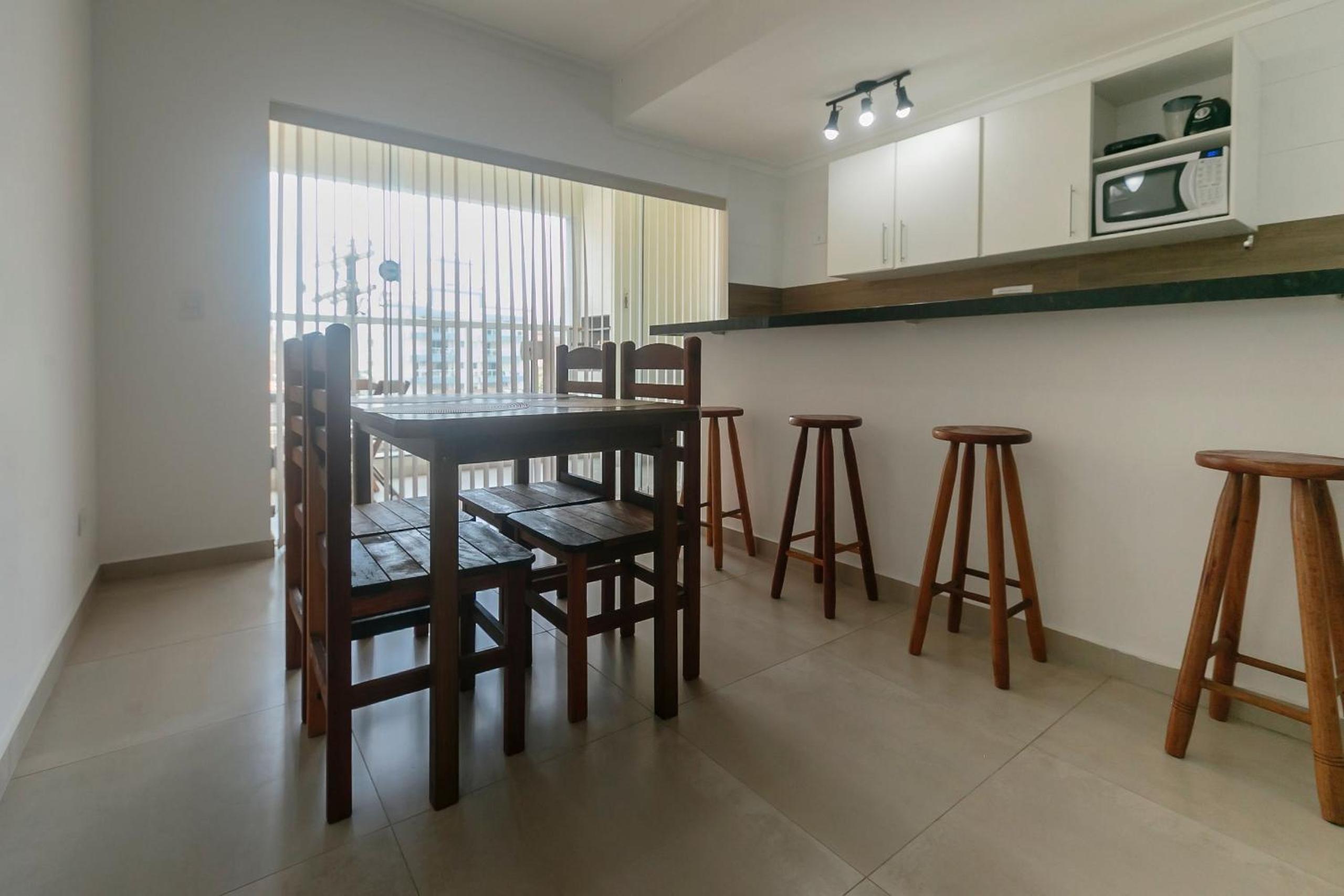 RJI - Apartamentos próximos da praia de Itaguá