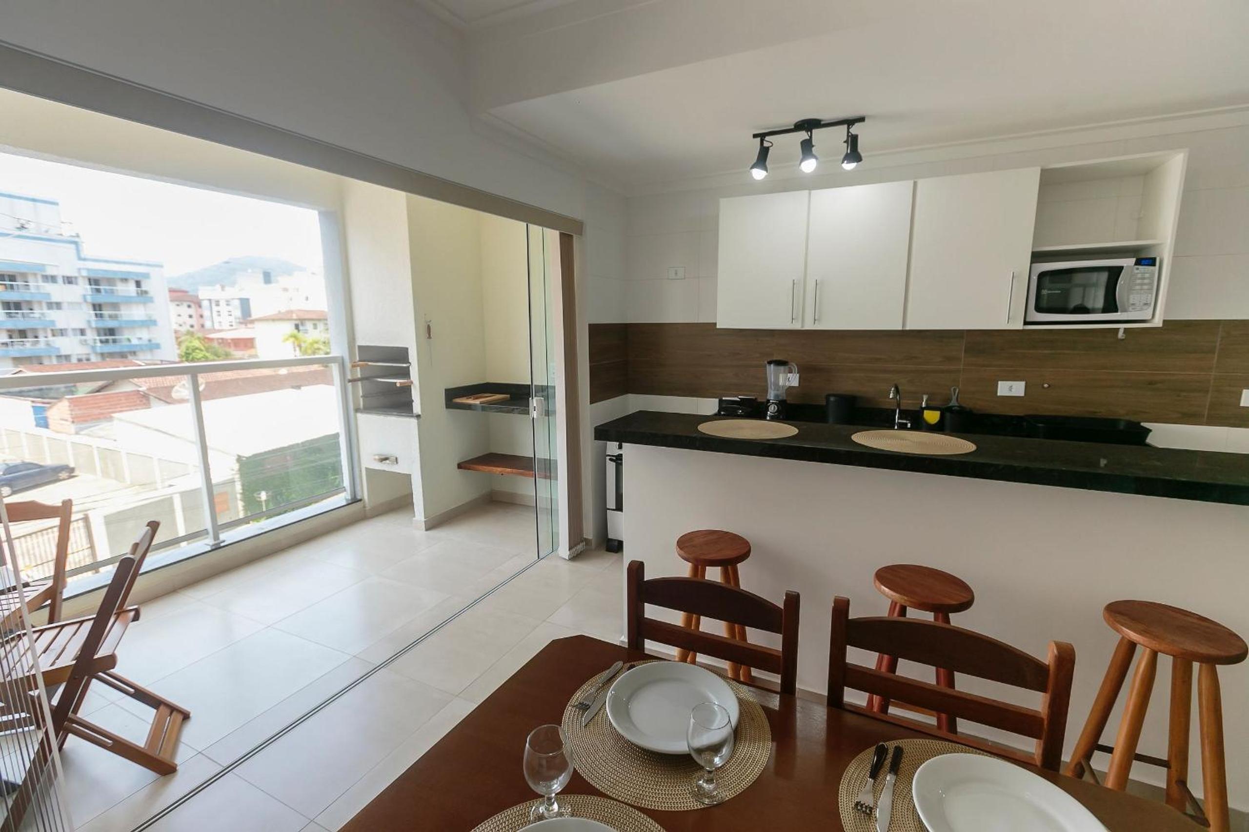 RJI - Apartamentos próximos da praia de Itaguá