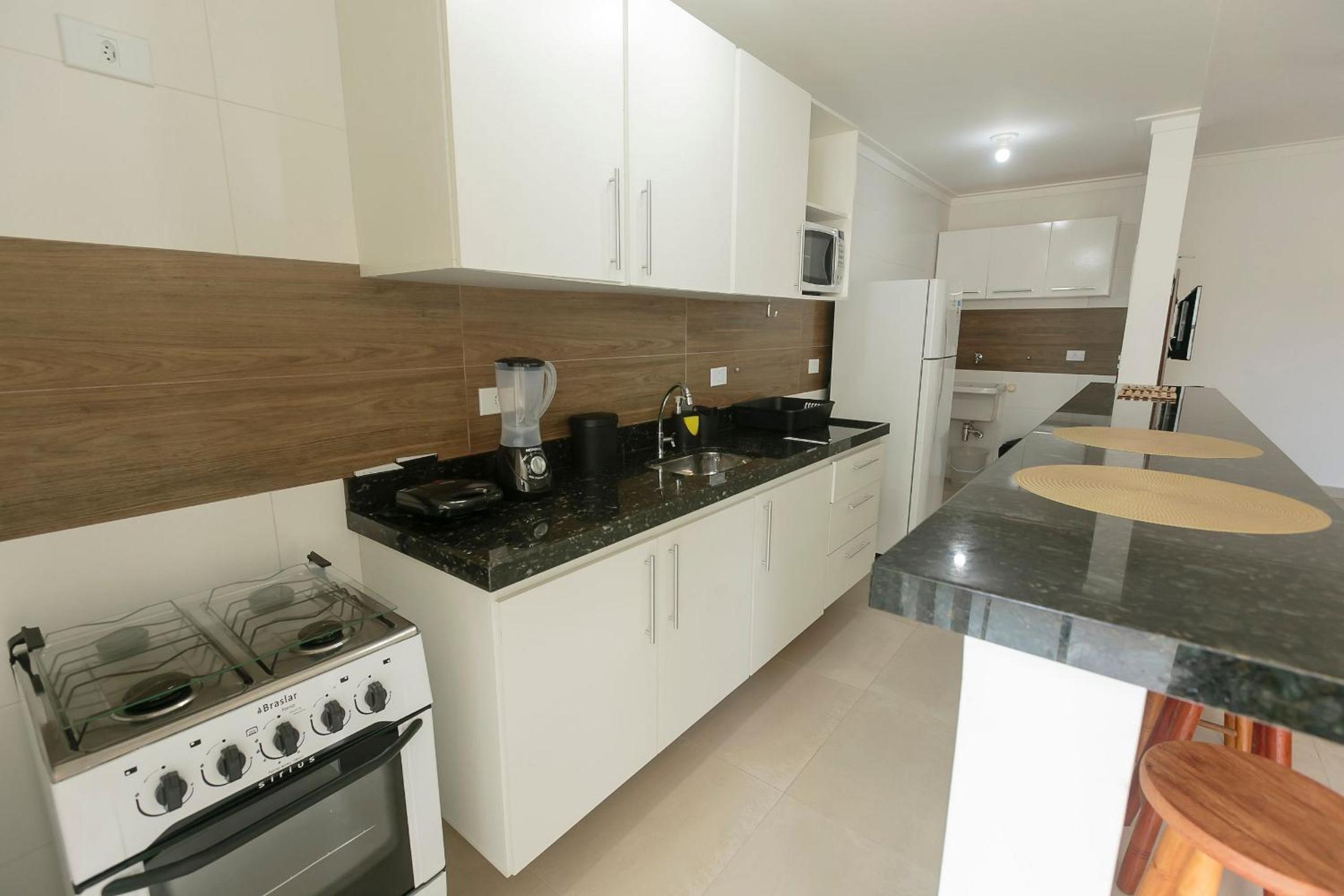 RJI - Apartamentos próximos da praia de Itaguá