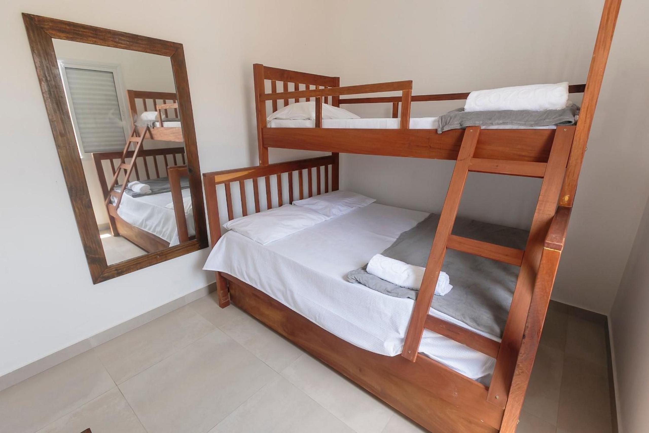 RJI - Apartamentos próximos da praia de Itaguá