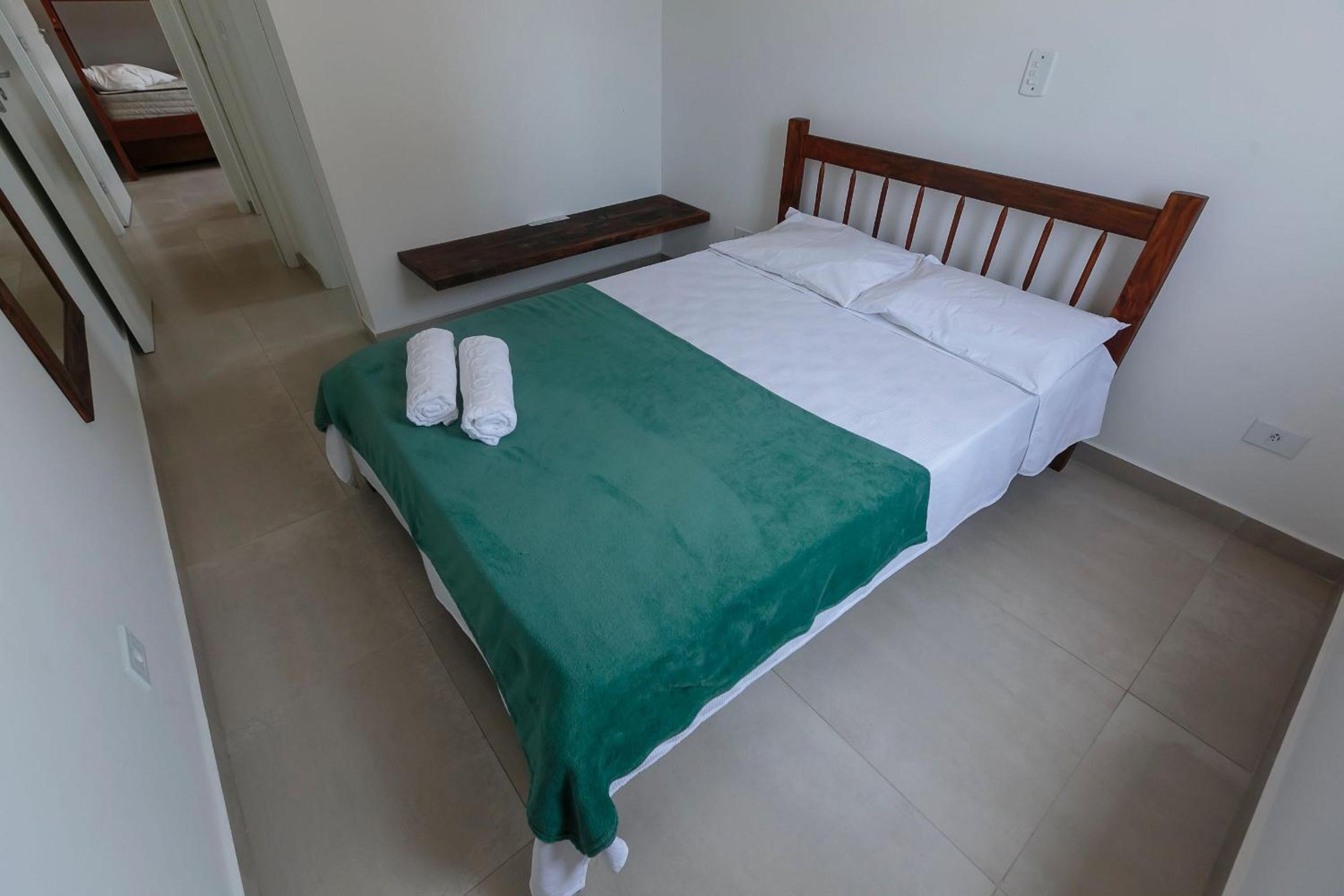 RJI - Apartamentos próximos da praia de Itaguá
