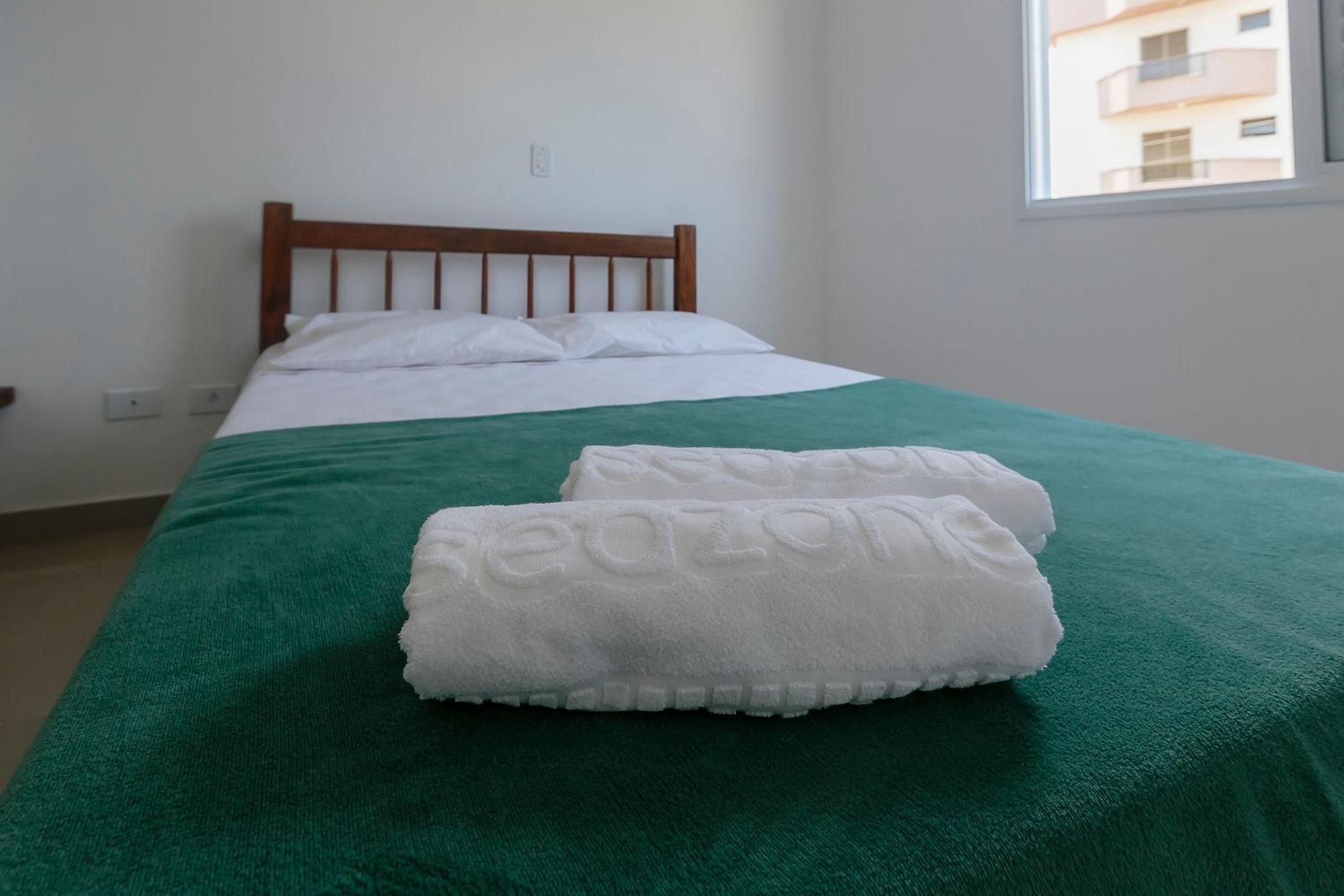 RJI - Apartamentos próximos da praia de Itaguá