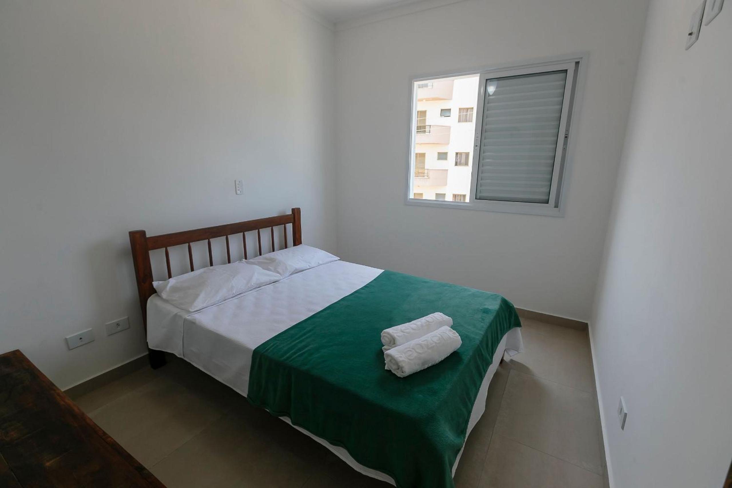 RJI - Apartamentos próximos da praia de Itaguá
