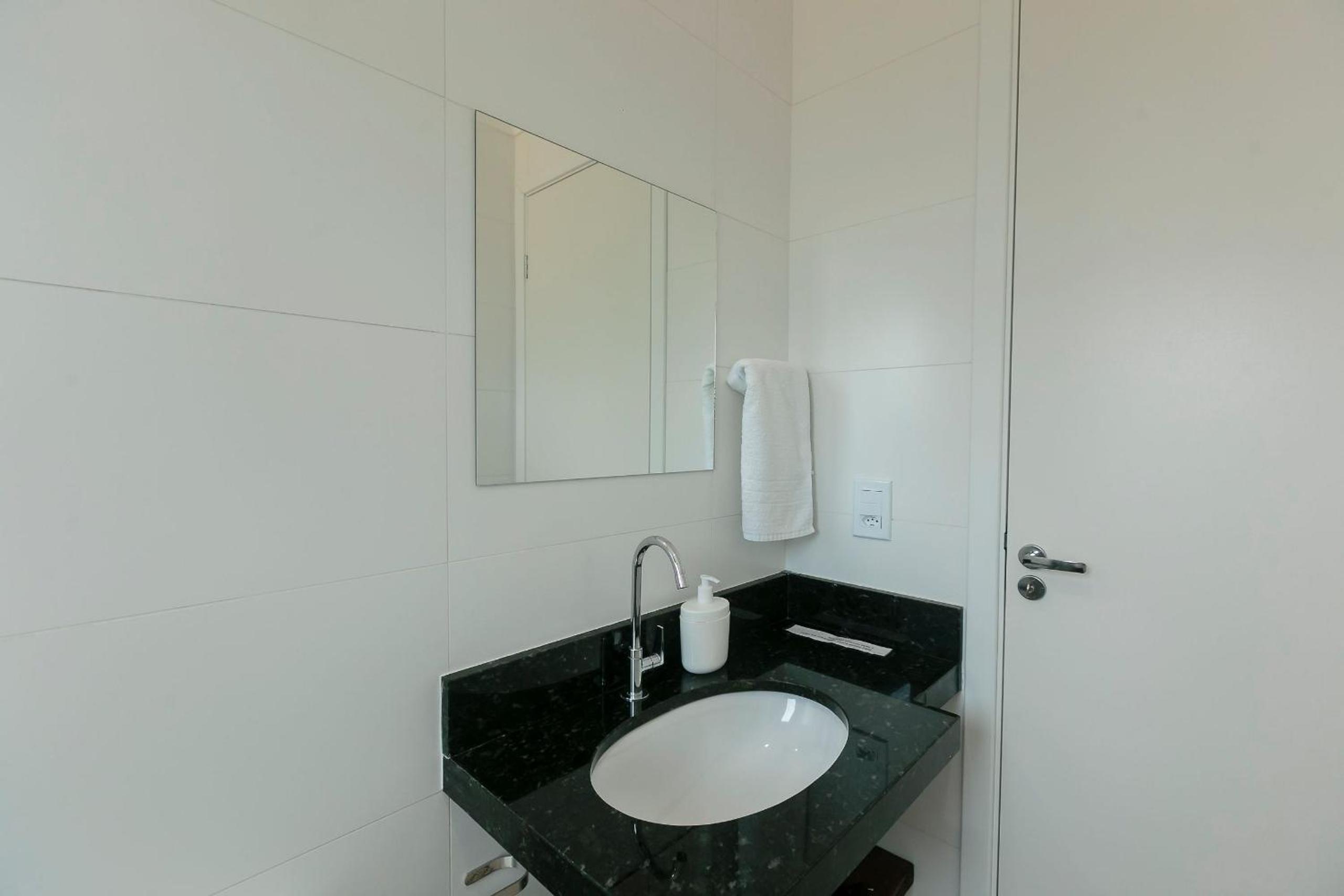 RJI - Apartamentos próximos da praia de Itaguá