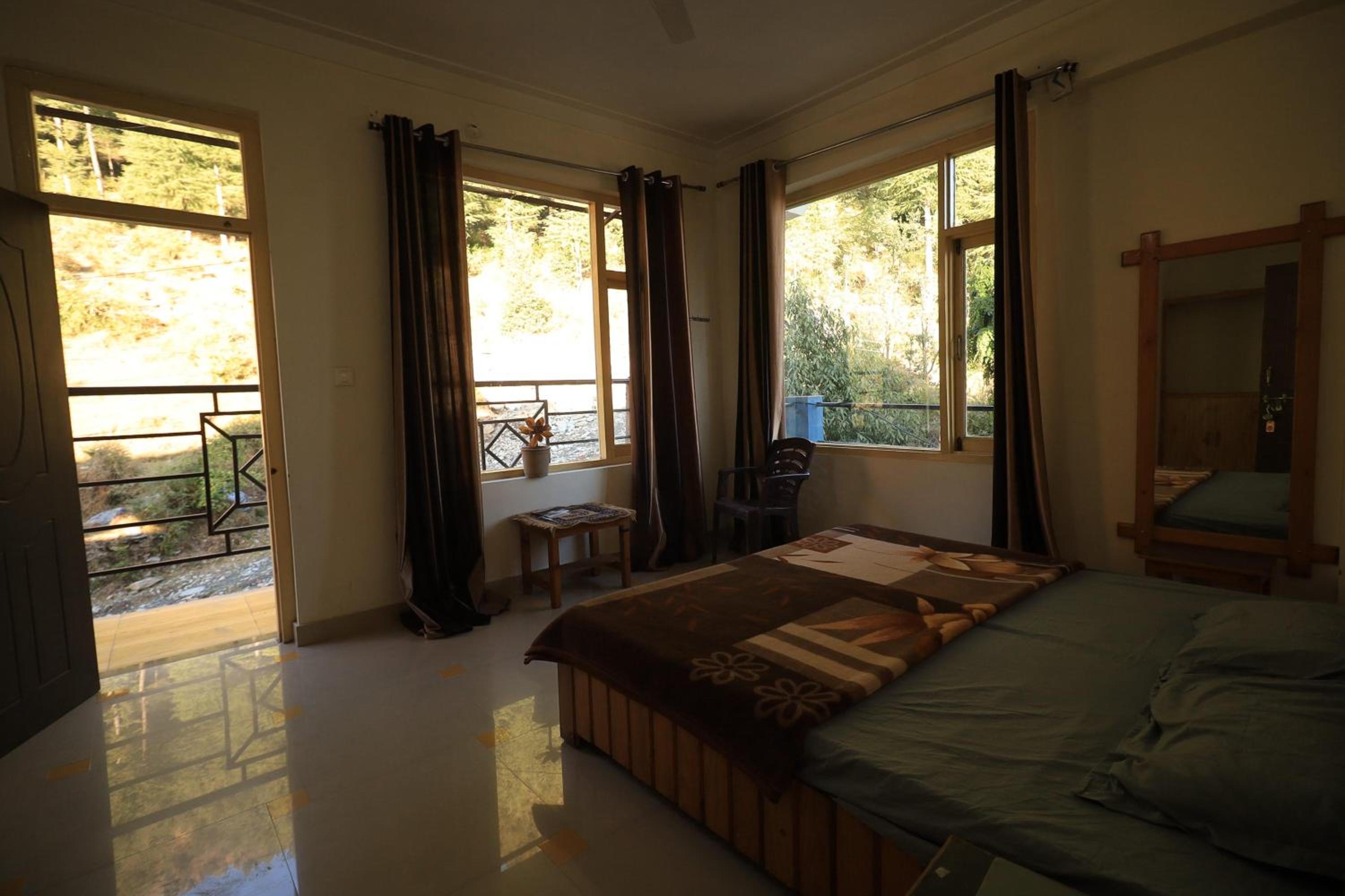 Oasis Guest House Bhagsu D'shala