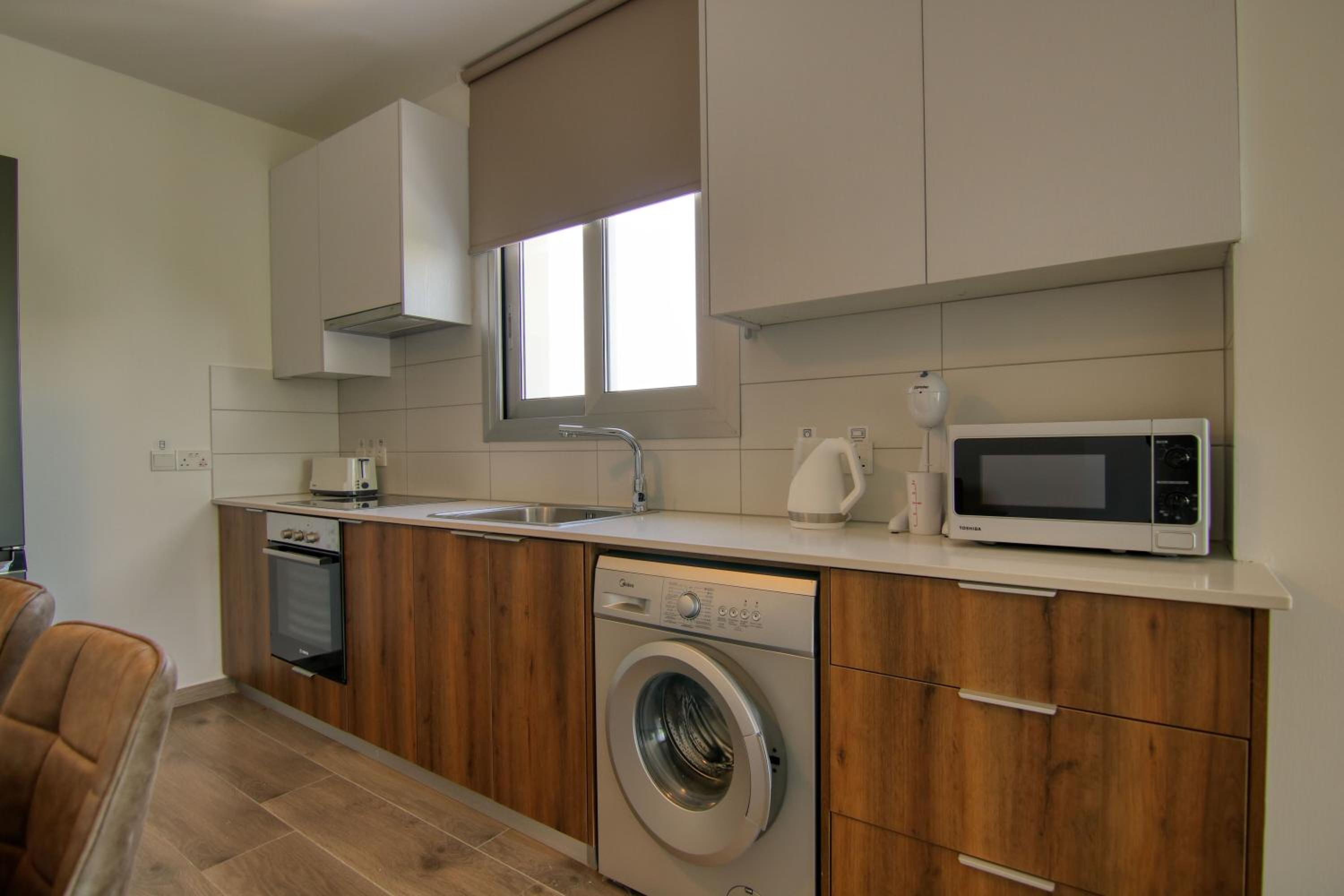 Phaedrus Living Coral Suites Aura