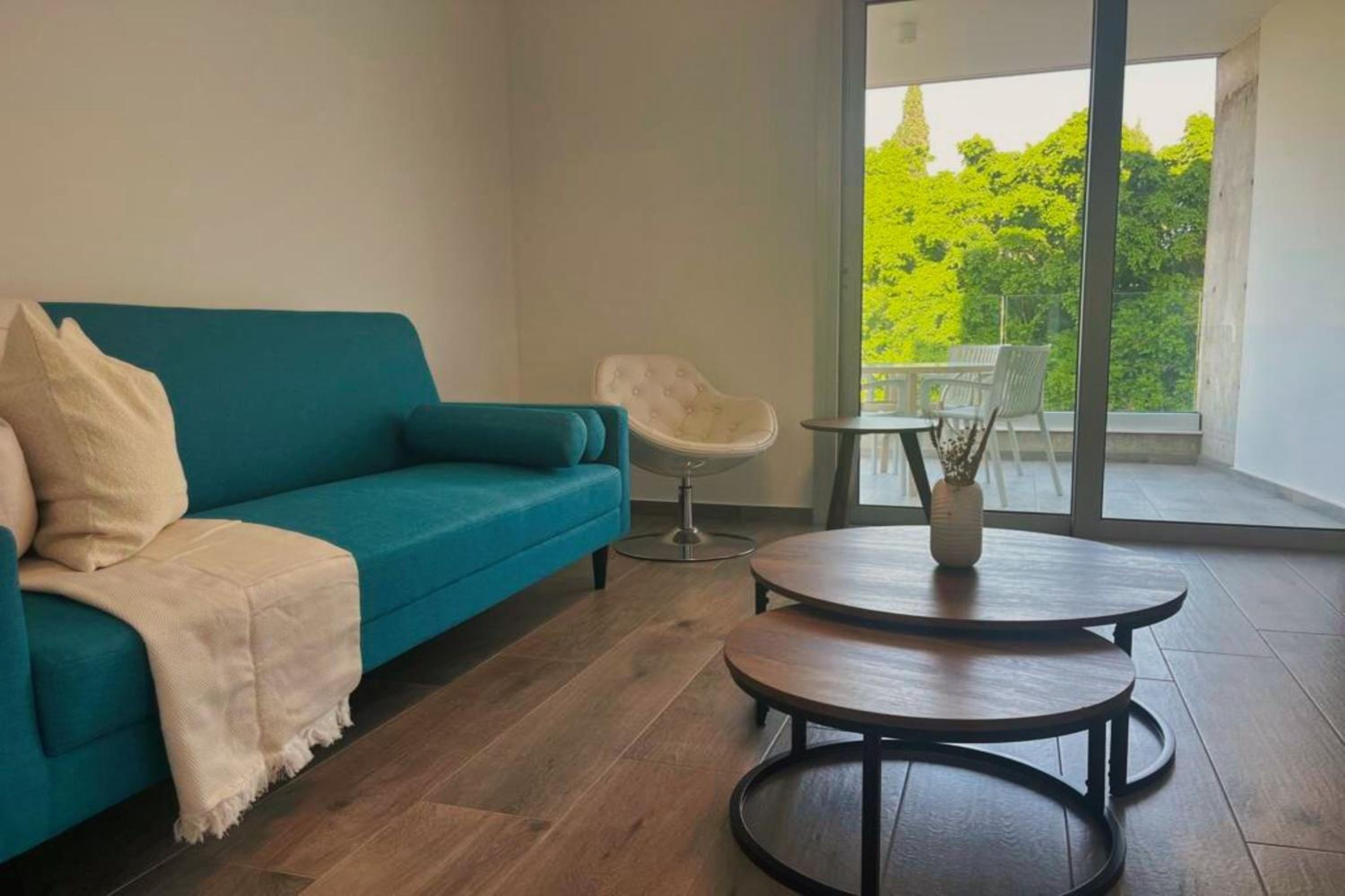 Phaedrus Living Coral Suites Aura