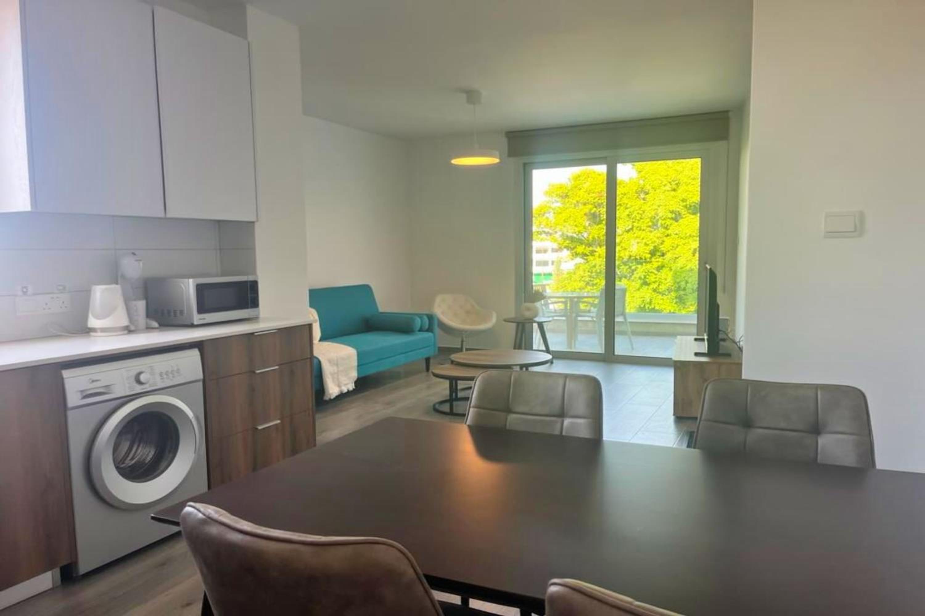 Phaedrus Living Coral Suites Aura