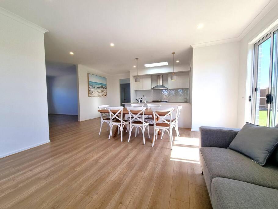 Family Entertainer - Linen Included