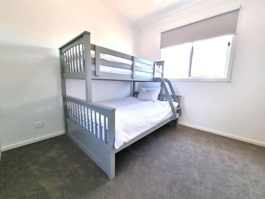 Family Entertainer - Linen Included