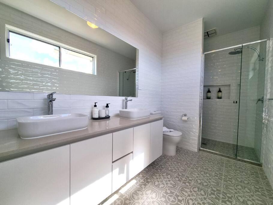 Family Entertainer - Linen Included