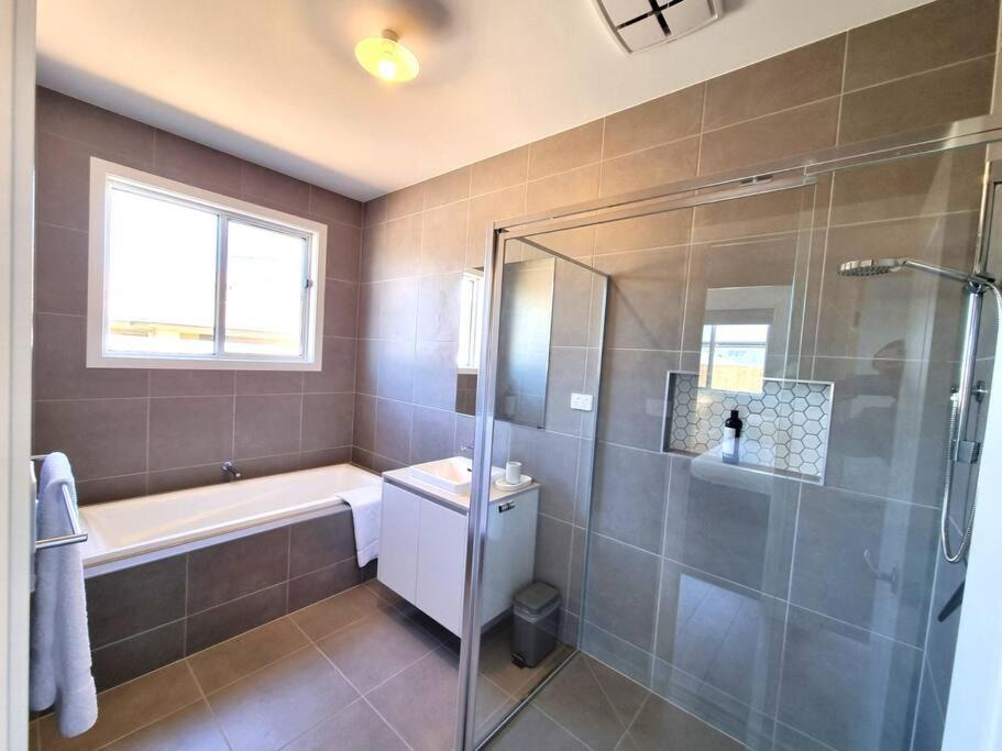 Family Entertainer - Linen Included