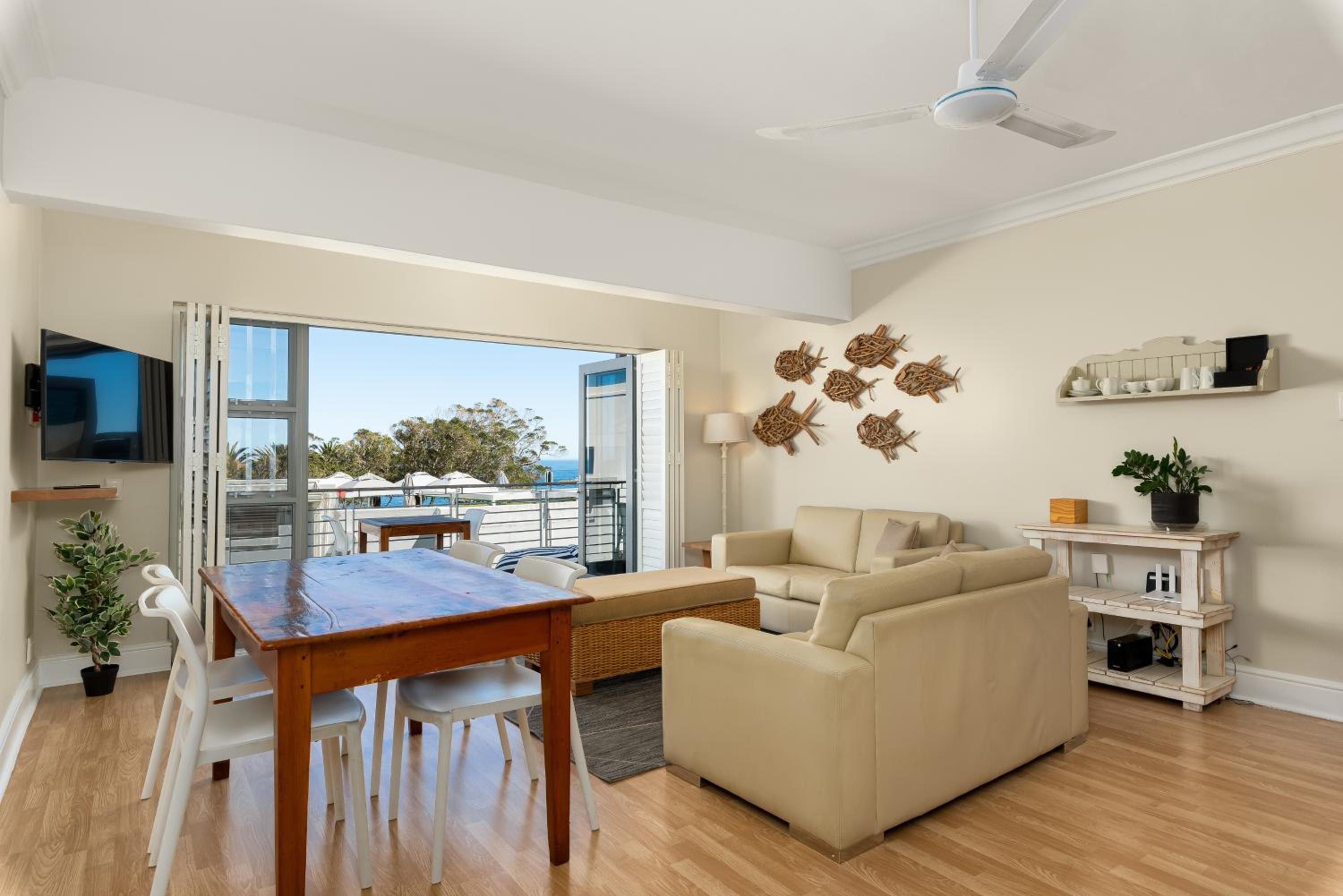 Caprice Court Apartments view 4