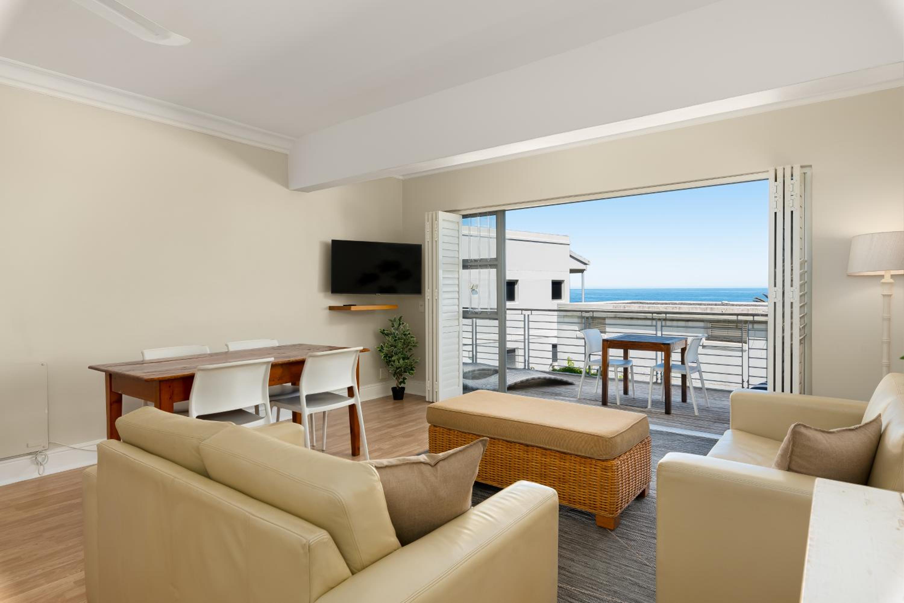 Caprice Court Apartments view 5