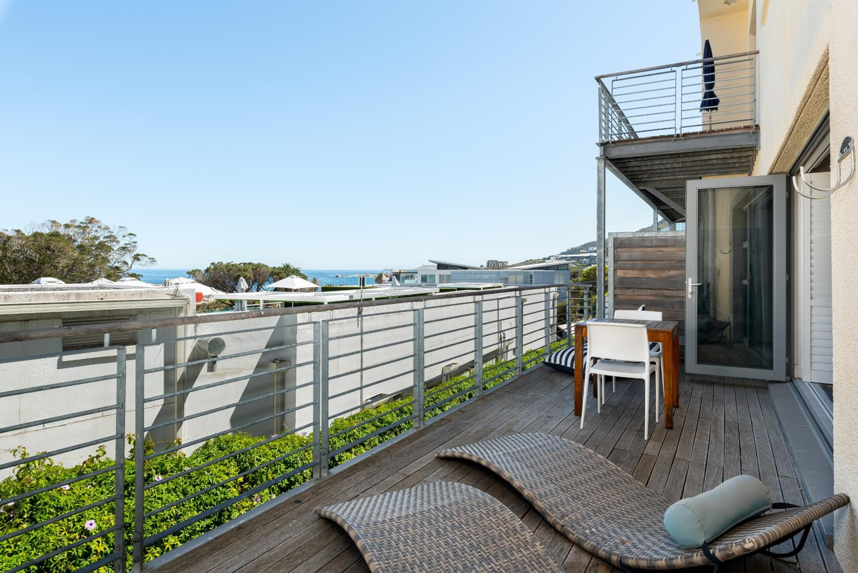 Caprice Court Apartments view 3