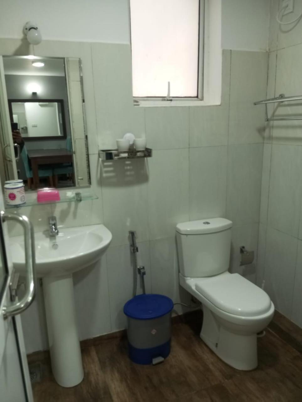 Lake Breeze Luxury Apartment view 3