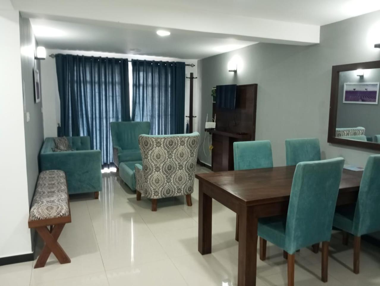 Lake Breeze Luxury Apartment view 4