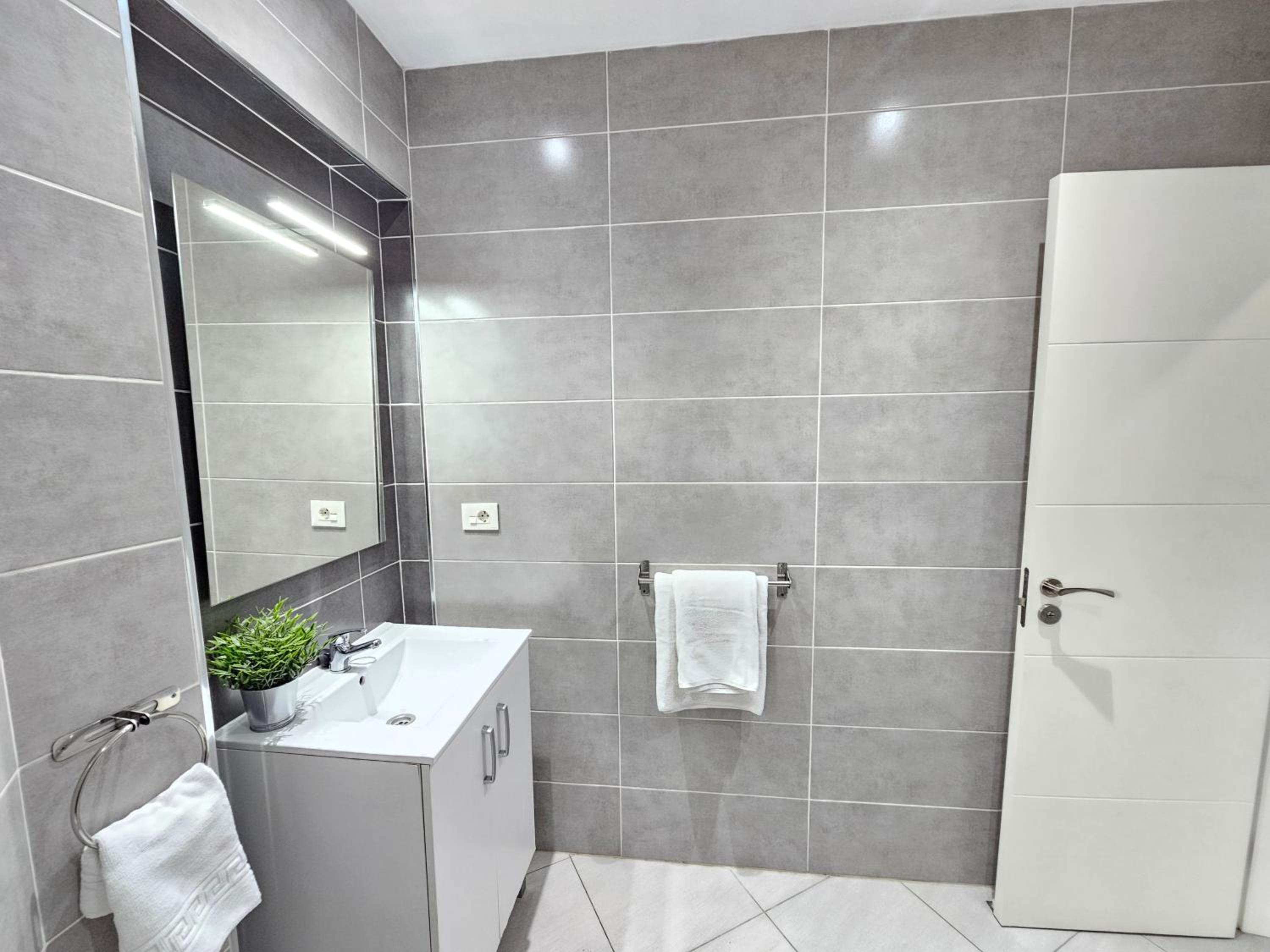 NEW SEAFRONT DREAMING VIEW APARTMENT, Los Cristianos